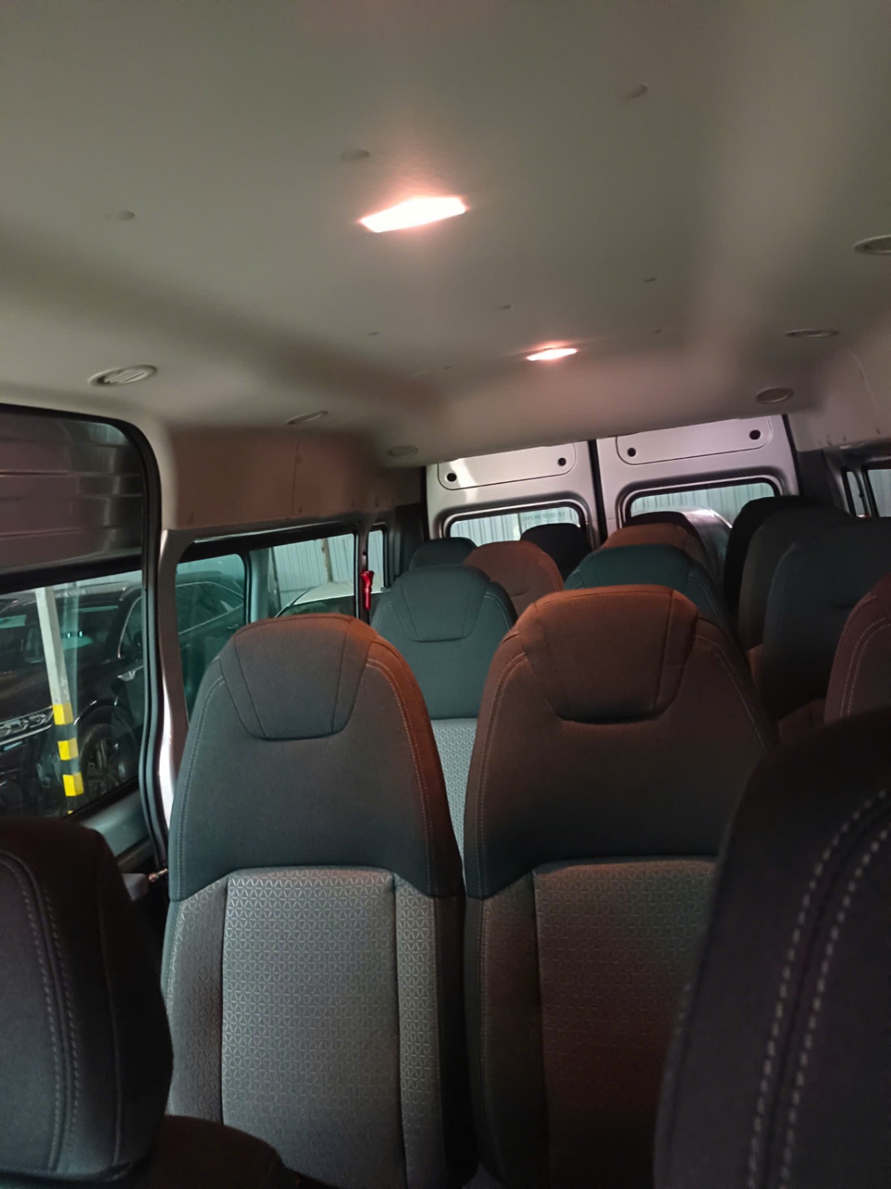 Ford Transit Tiêu chuẩn 2022 - Nội thất 1