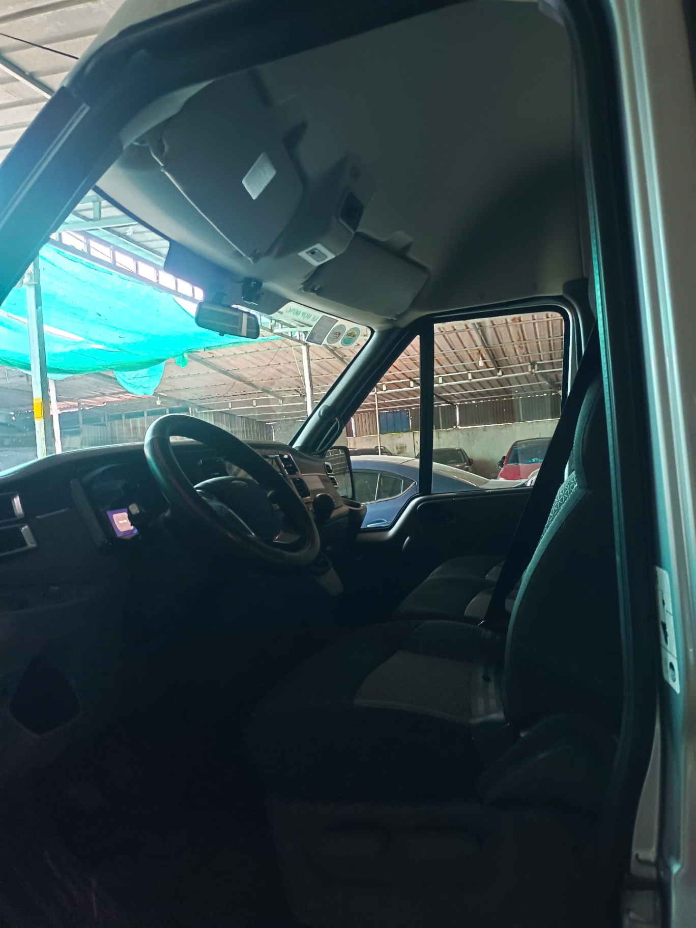 Ford Transit Tiêu chuẩn 2022 - Nội thất 2