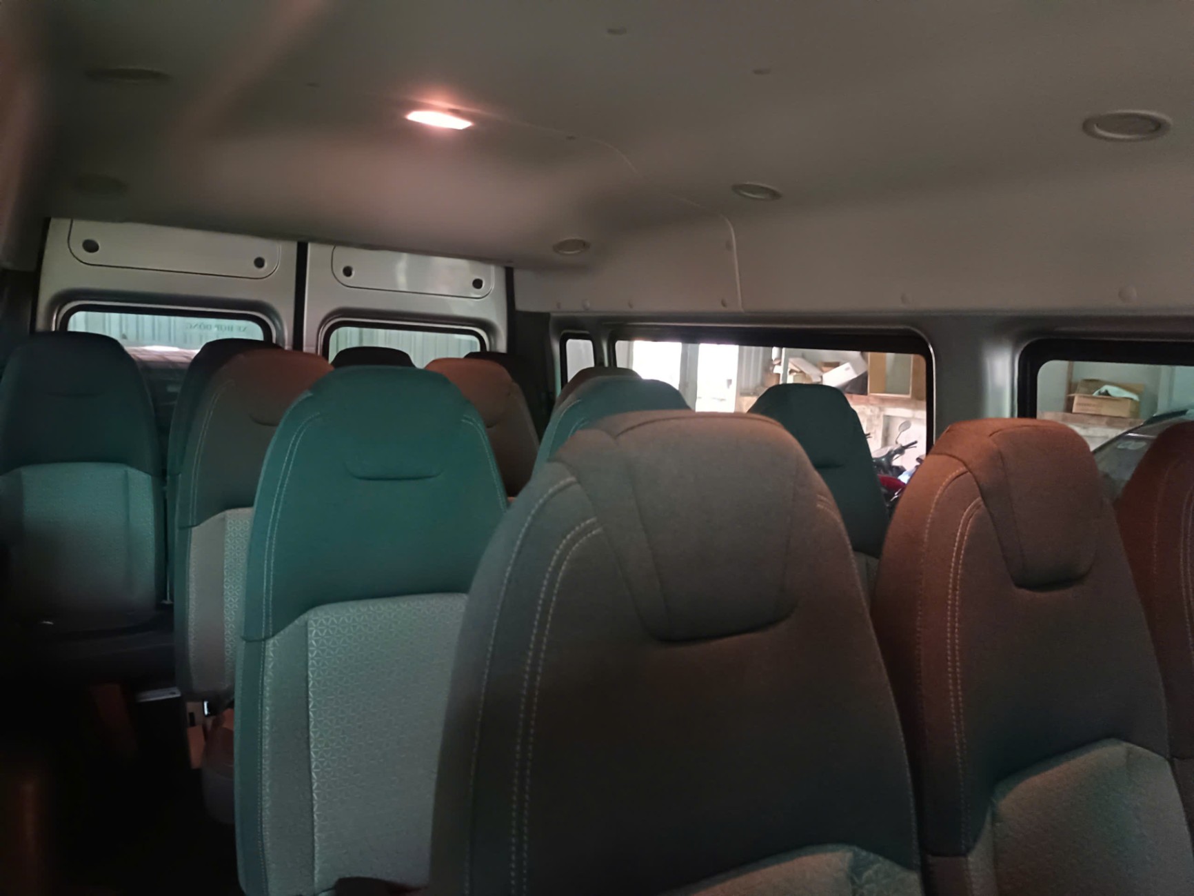 Ford Transit Tiêu chuẩn 2022 - Nội thất 3