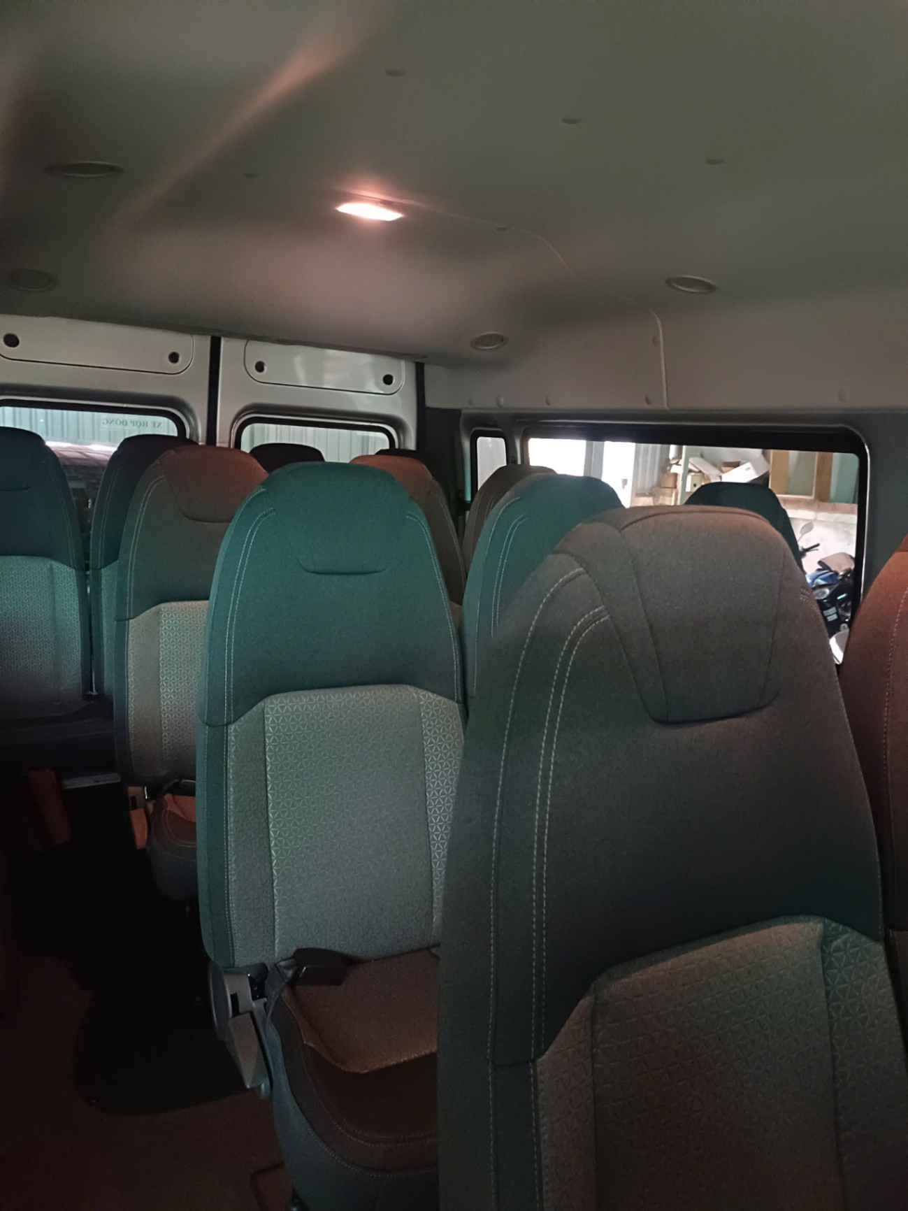 Ford Transit Tiêu chuẩn 2022 - Nội thất 4