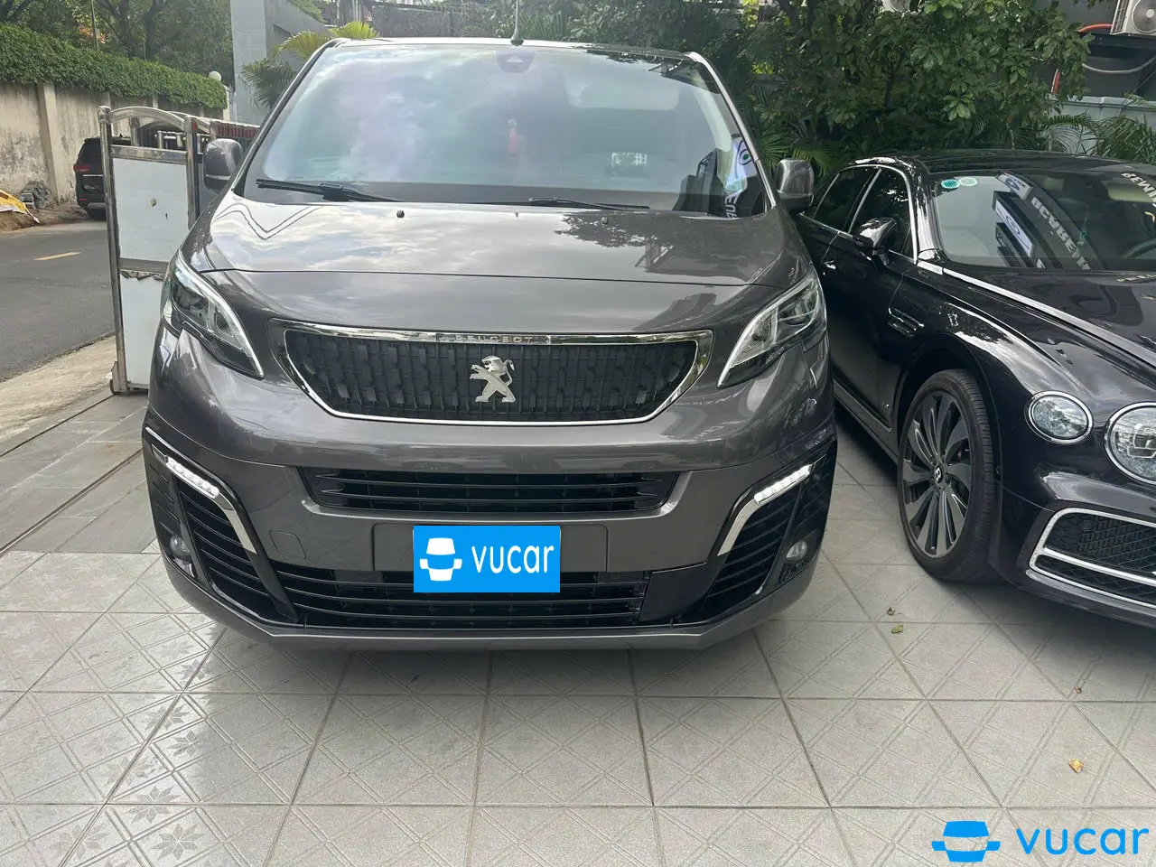 Peugeot Traveller Premium 2021