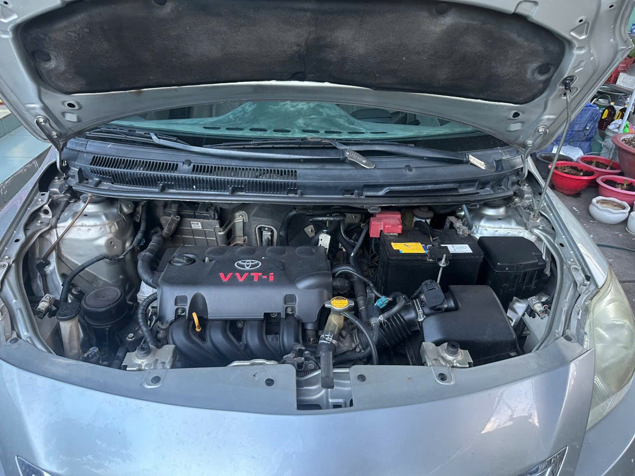 Toyota Vios 1.5G 2010 - Khoang động cơ 1
