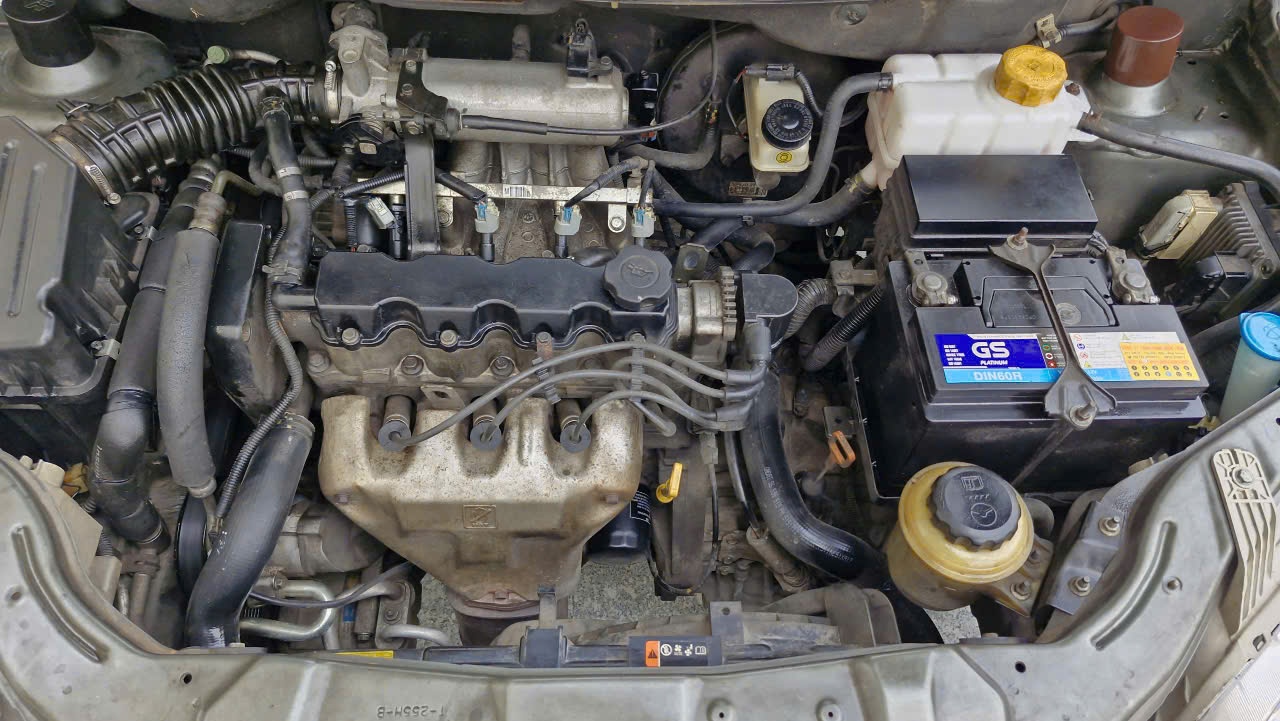 Chevrolet Aveo LTZ 1.5 AT 2013 - Khoang động cơ 1