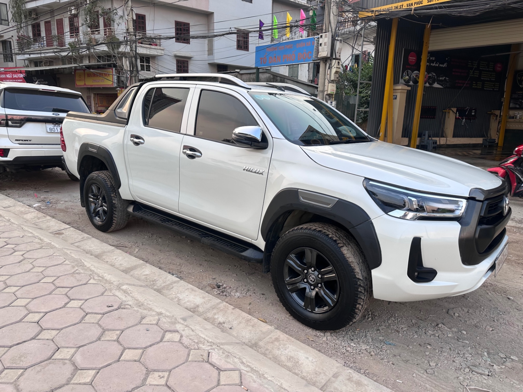Toyota Hilux 2.4L 4x2 AT 2021 - Ngoại thất 2