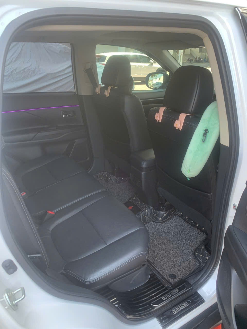Mitsubishi Outlander 2.0 CVT Premium 2019 - Nội thất 9