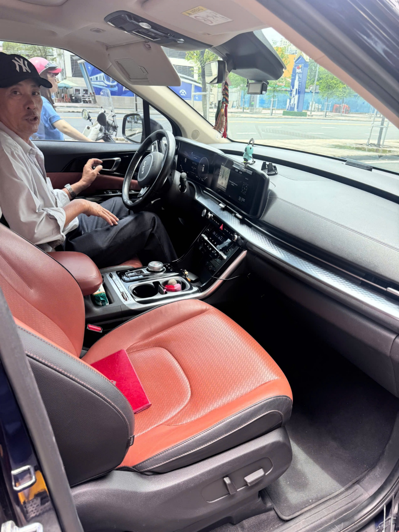 Kia Carnival Signature 2.2D 2022 - Nội thất 4