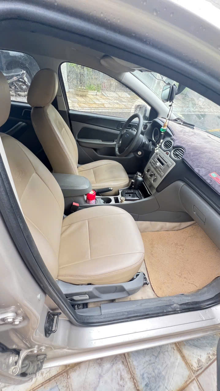 Ford Focus 1.8 AT 2010 - Nội thất 2