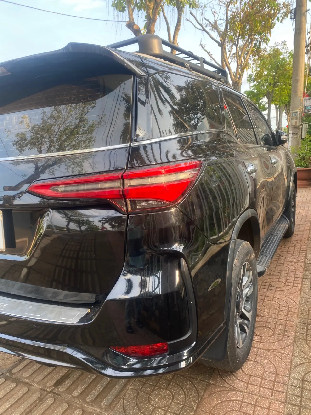Toyota Fortuner 2.4G 4x2 AT Legender 2021 - Ngoại thất 2