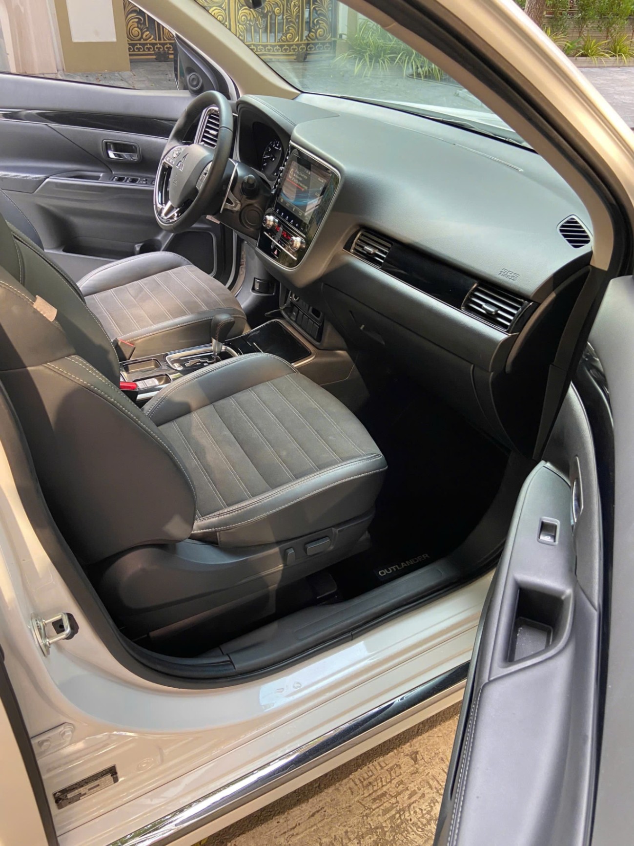 Mitsubishi Outlander 2.0 CVT 2024 - Nội thất 1