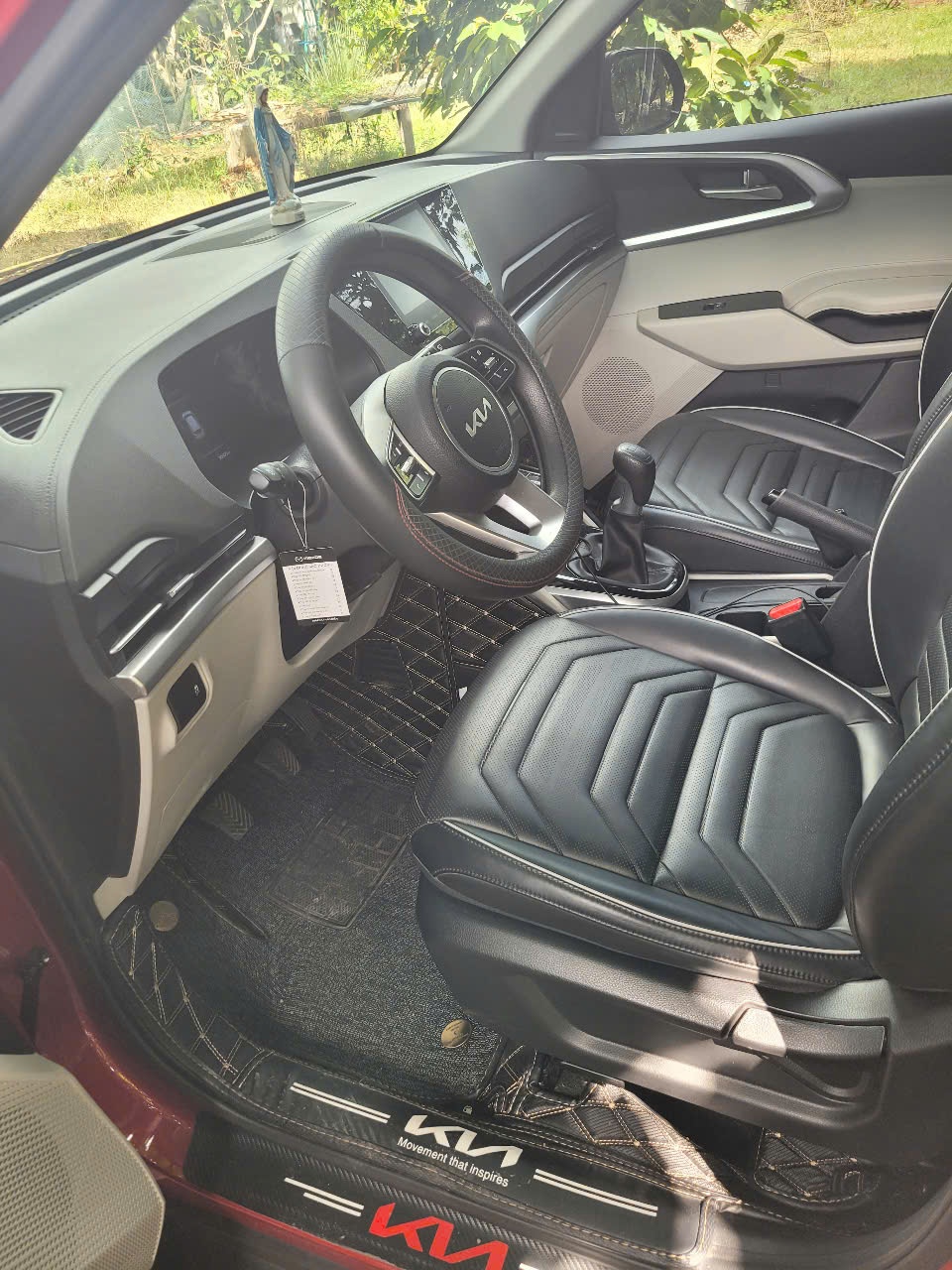 Kia Carens 1.5G MT Deluxe 2023 - Nội thất 1