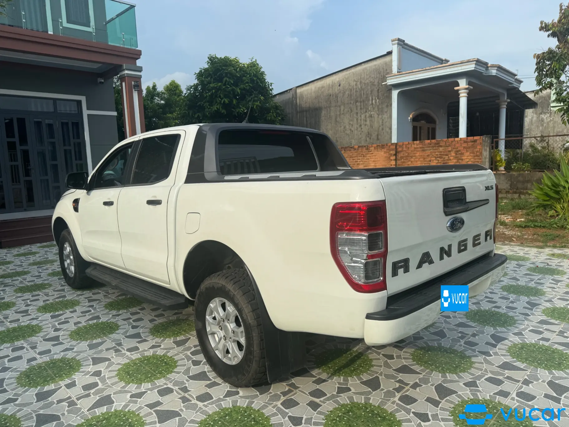 Ford Ranger XLS 2.2L 4x2 AT 2018 - Ngoại thất 2