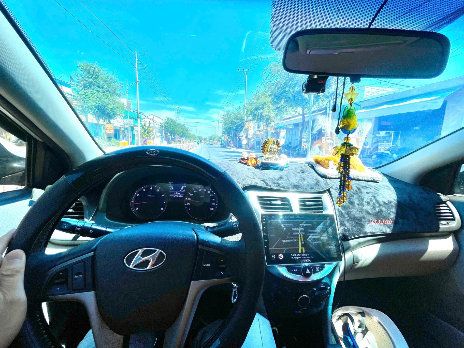 Hyundai Accent 1.4 MT 2012 - Nội thất 1