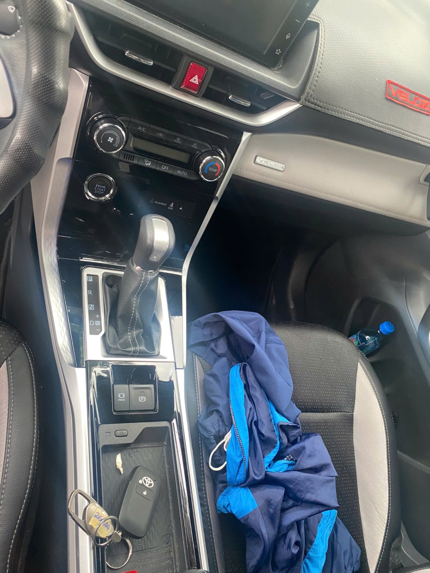 Toyota Veloz Cross Top 1.5 CVT 2024 - Nội thất 5