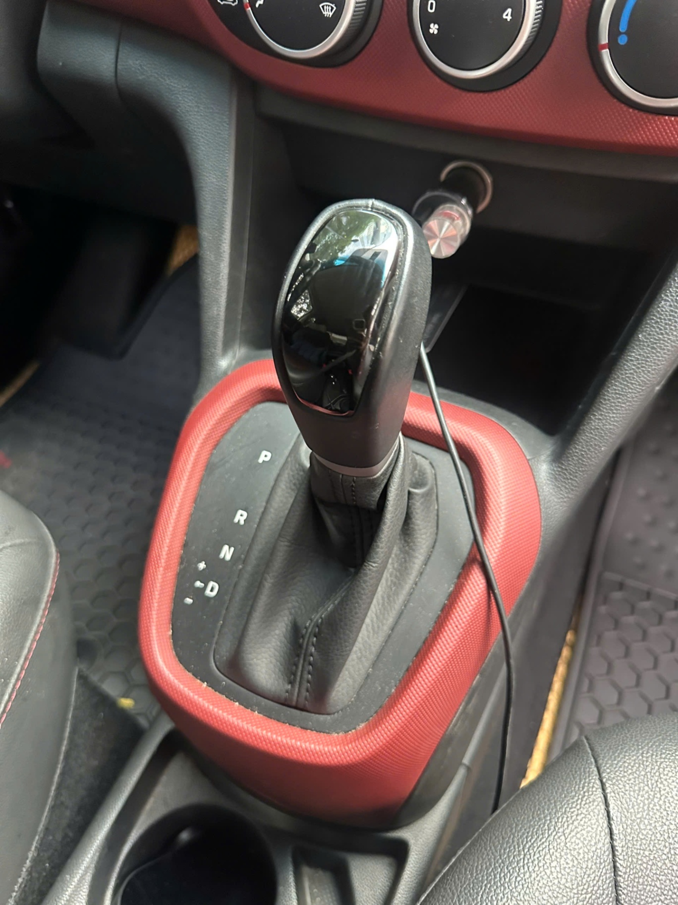Hyundai i10 2017 1.0 AT - Nội thất 1