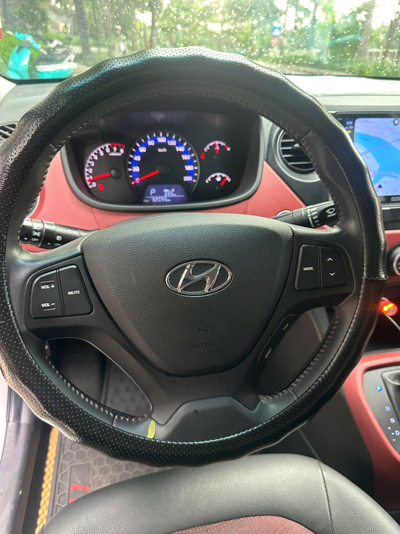 Hyundai i10 2017 1.0 AT - Nội thất 9