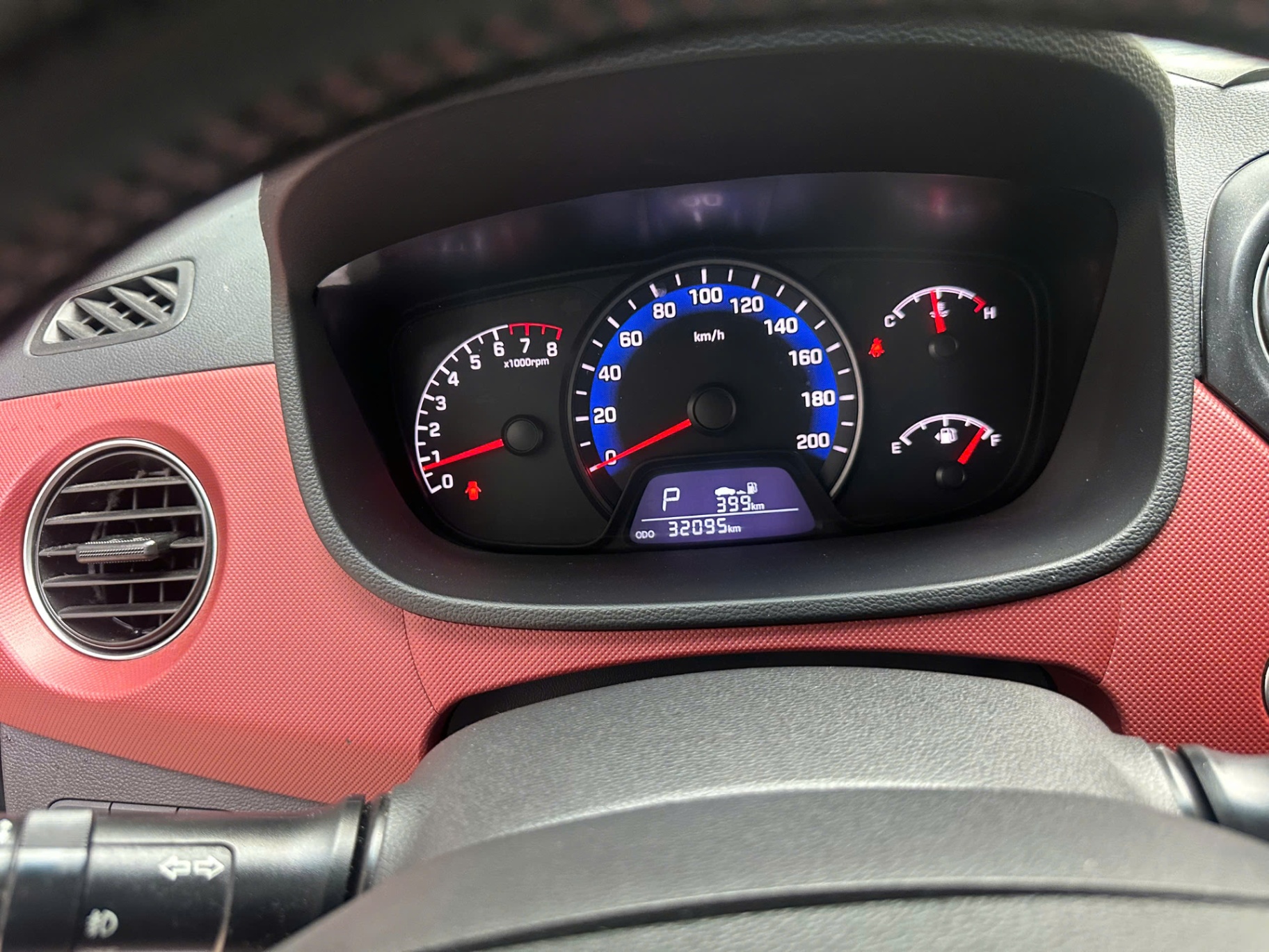 Hyundai i10 2017 1.0 AT - Nội thất 10