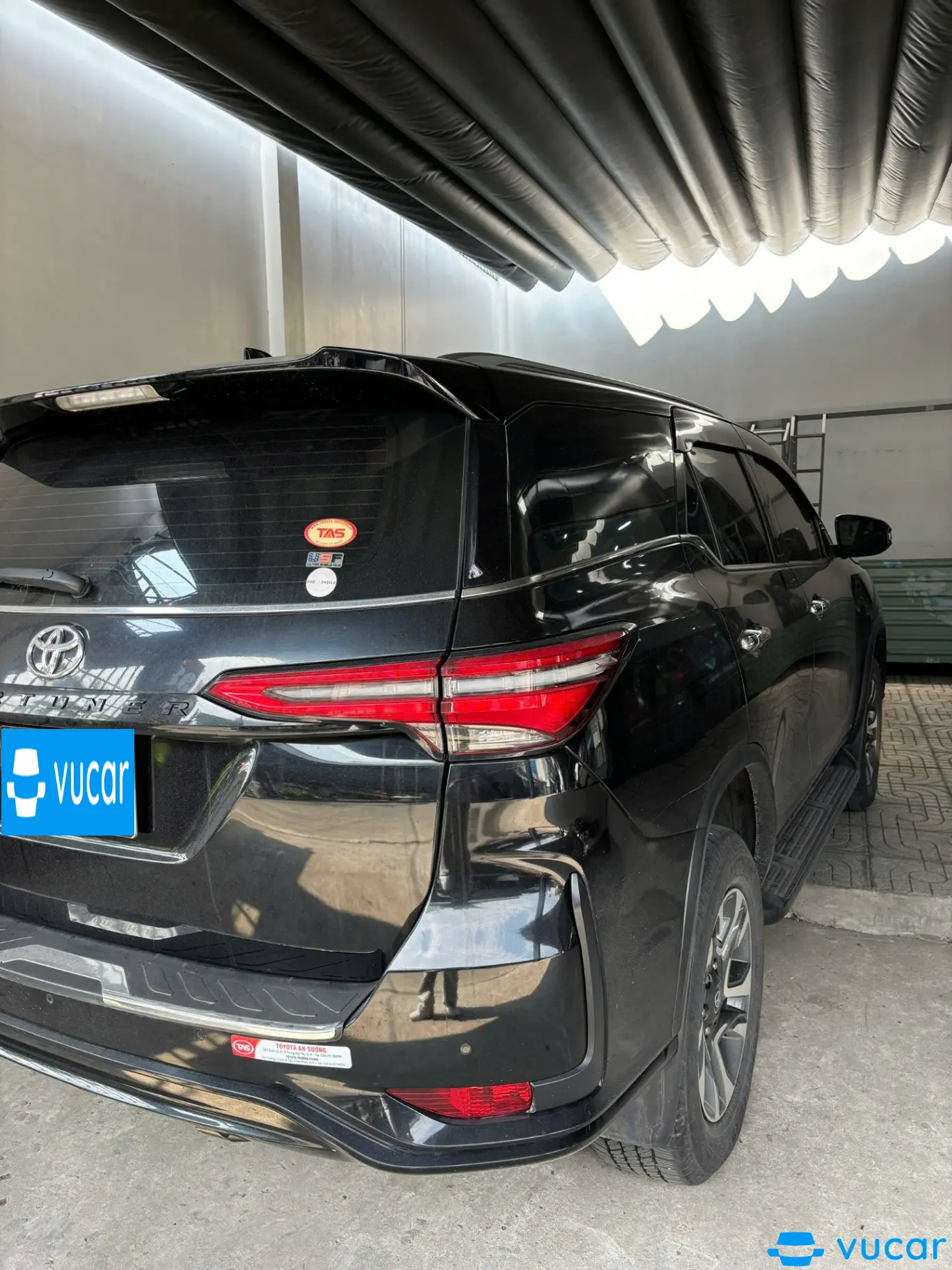 Toyota Fortuner 2.4G 4x2 AT Legender 2020 - Ngoại thất 6