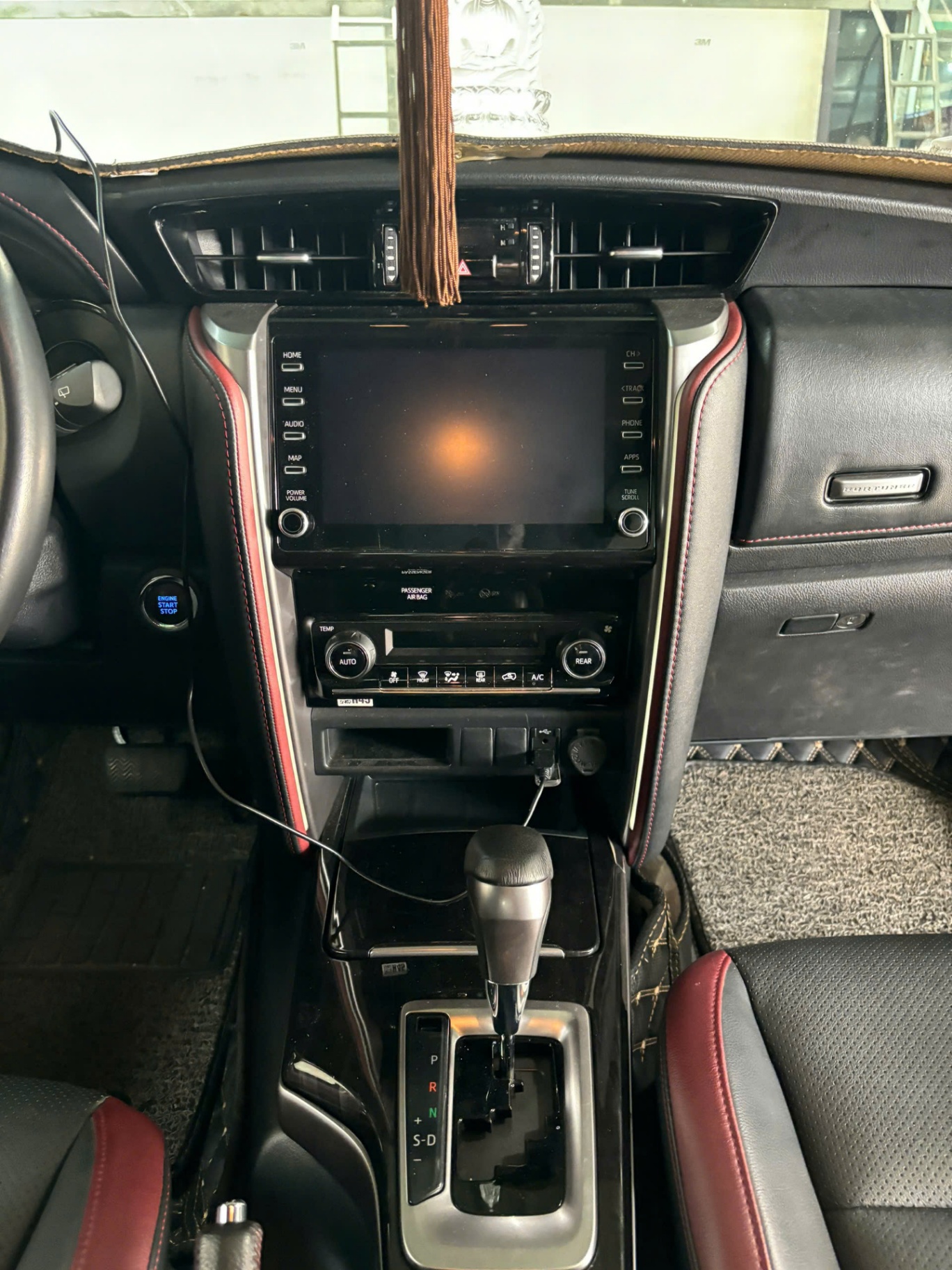 Toyota Fortuner 2.4G 4x2 AT Legender 2020 - Nội thất 1