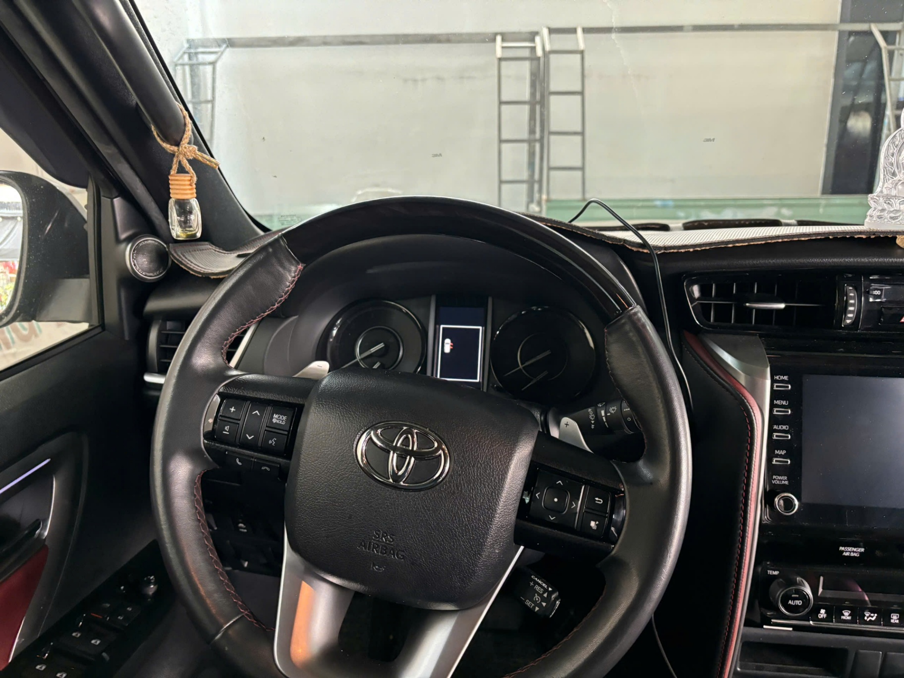 Toyota Fortuner 2.4G 4x2 AT Legender 2020 - Nội thất 2