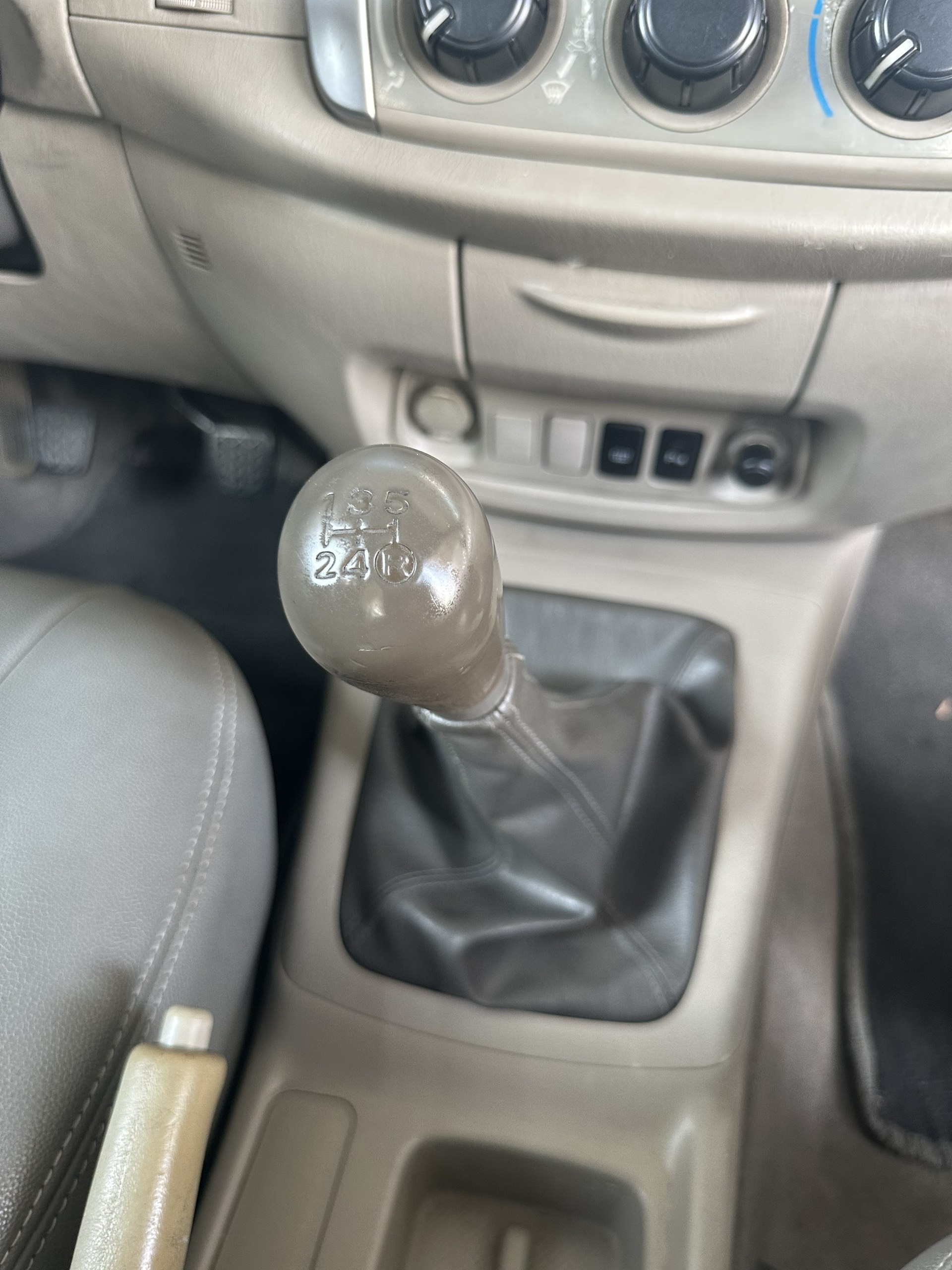 Toyota Innova - Nội thất 1