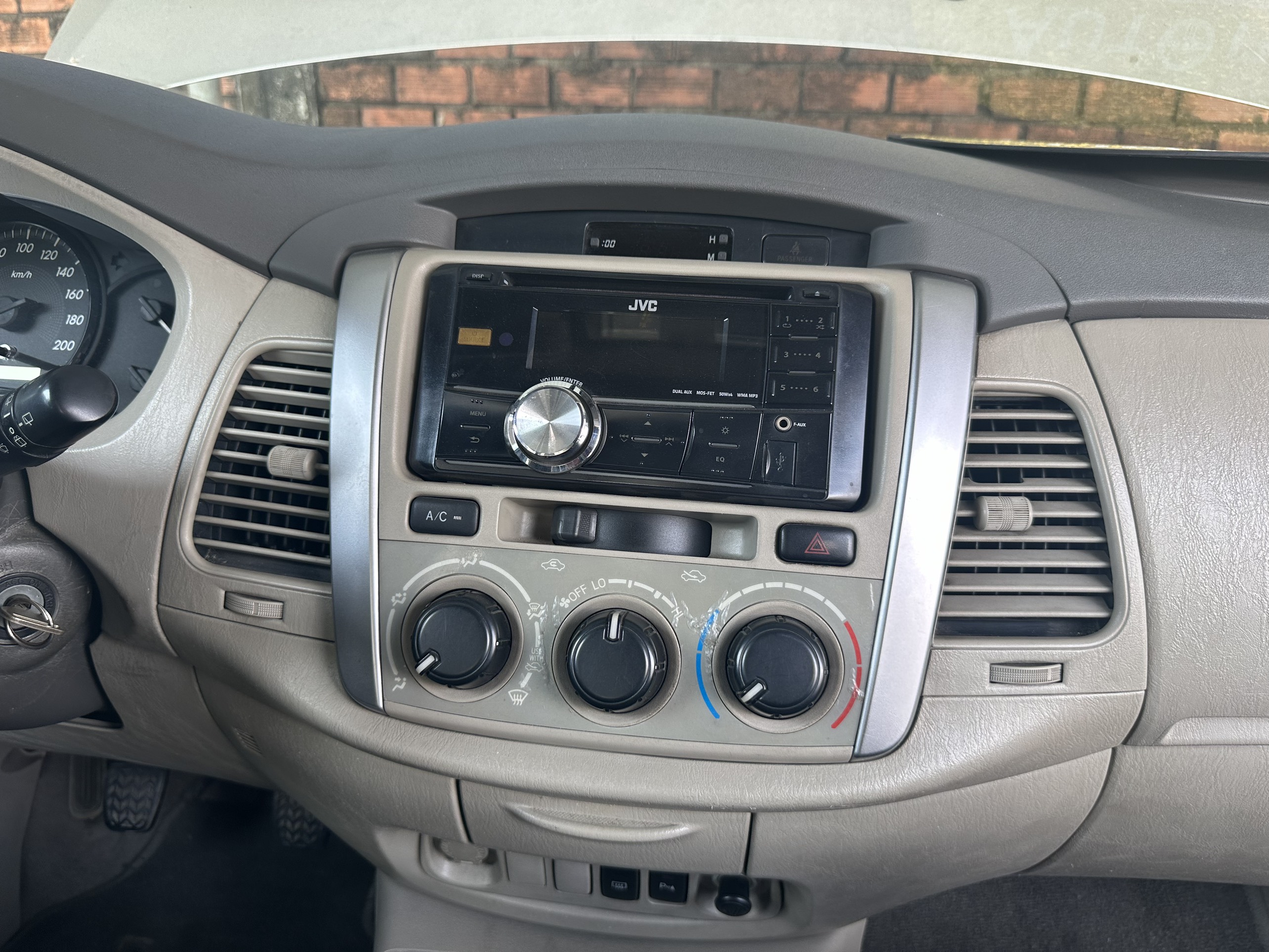 Toyota Innova - Nội thất 3