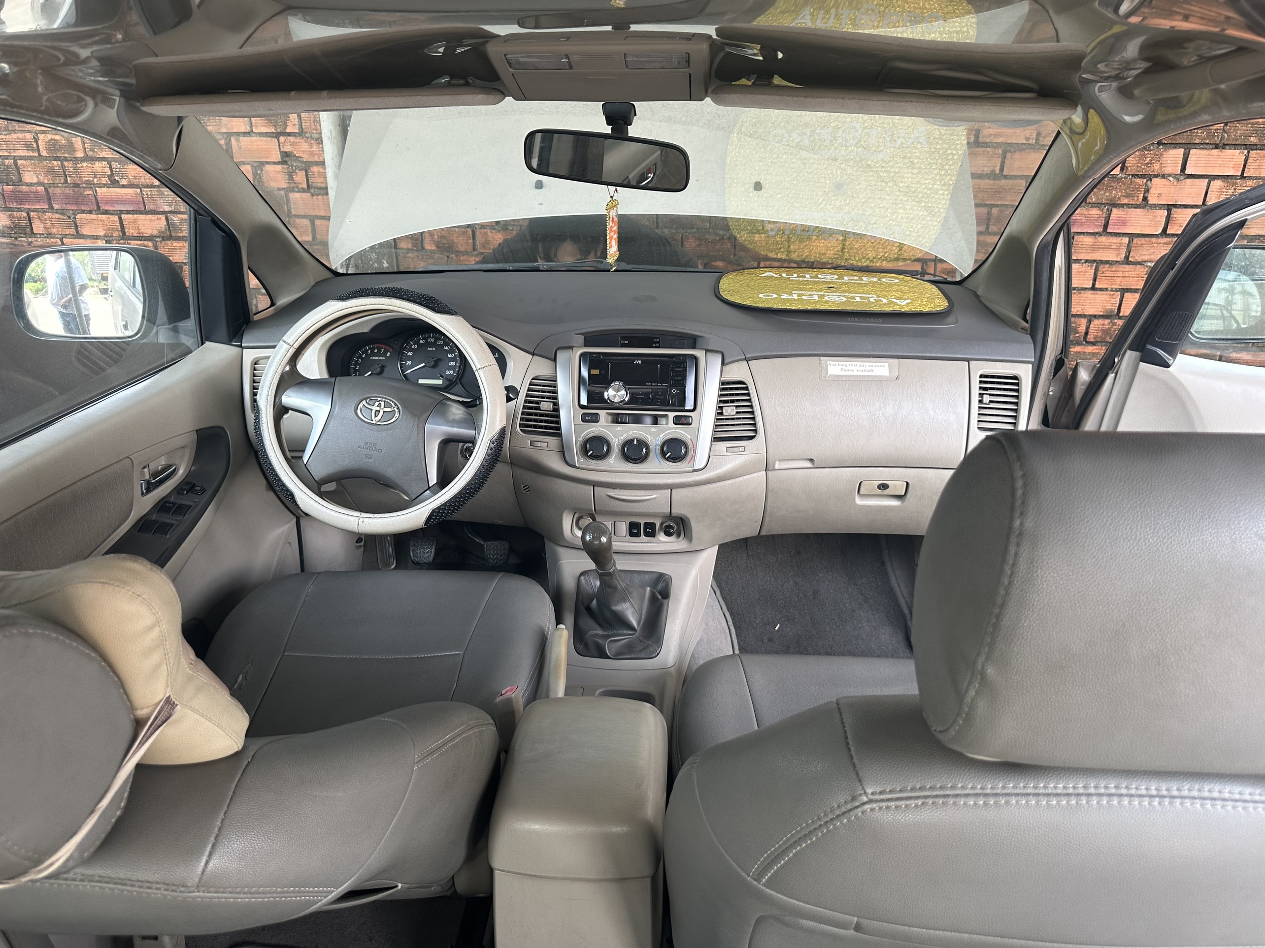 Toyota Innova - Nội thất 6