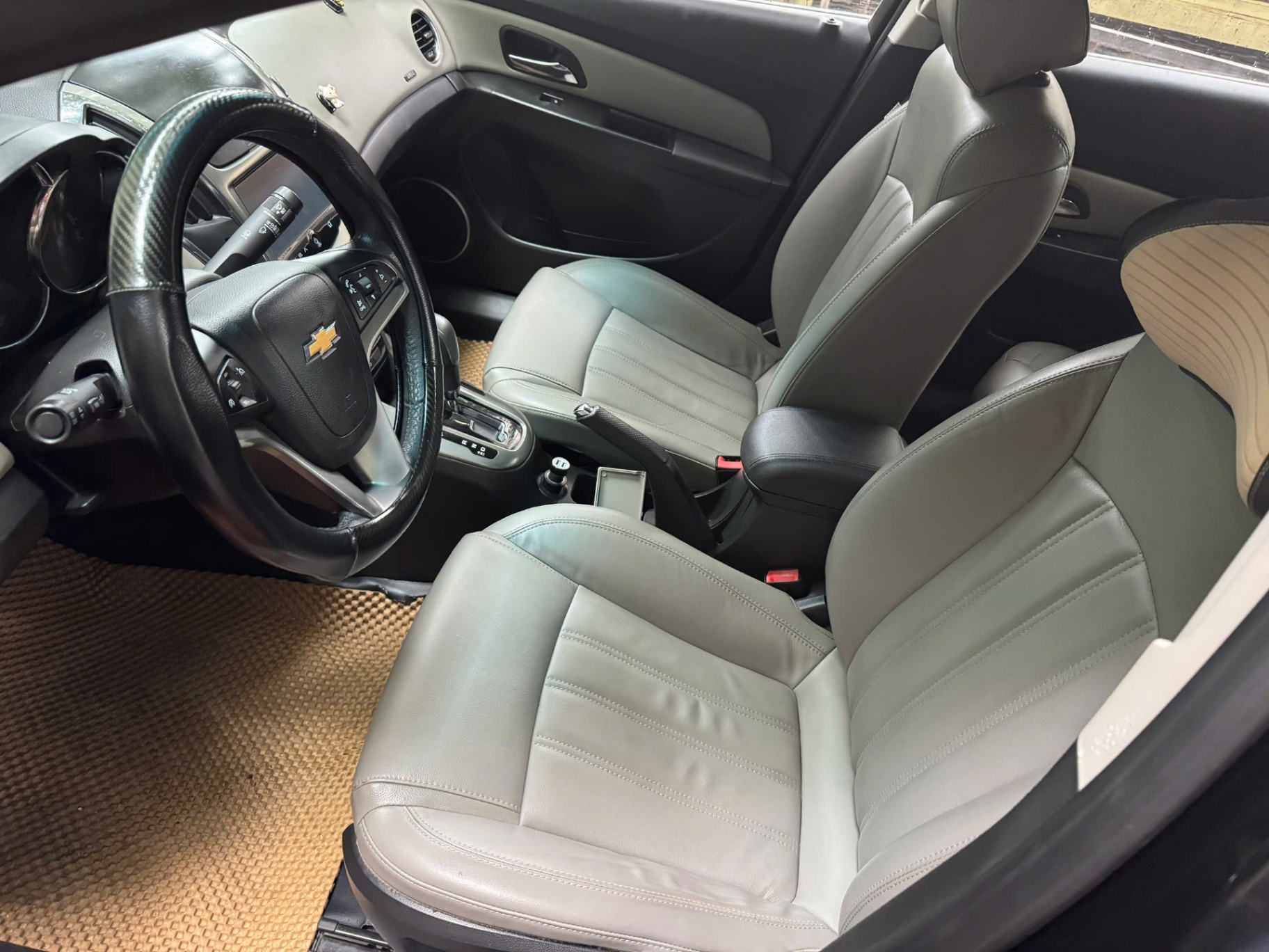 Chevrolet Cruze LTZ 1.8 AT 2015 - Nội thất 2
