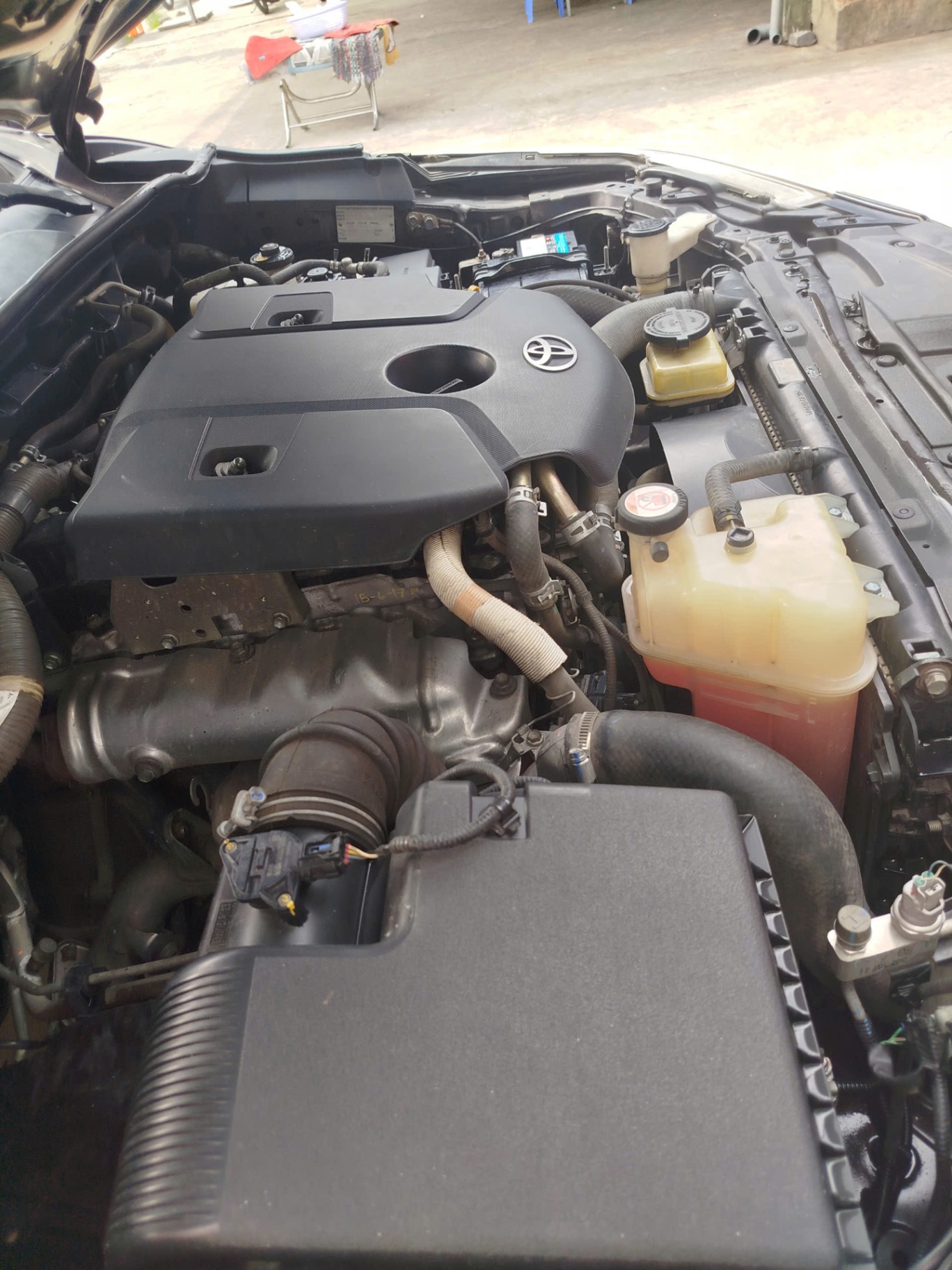 Toyota Fortuner 2.4G 4x2 MT 2017 - Khoang động cơ 1
