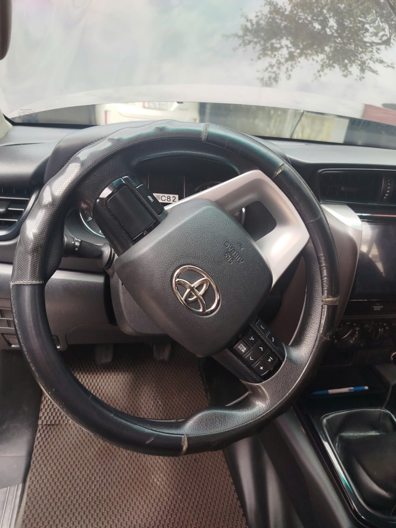 Toyota Fortuner 2.4G 4x2 MT 2017 - Nội thất 3