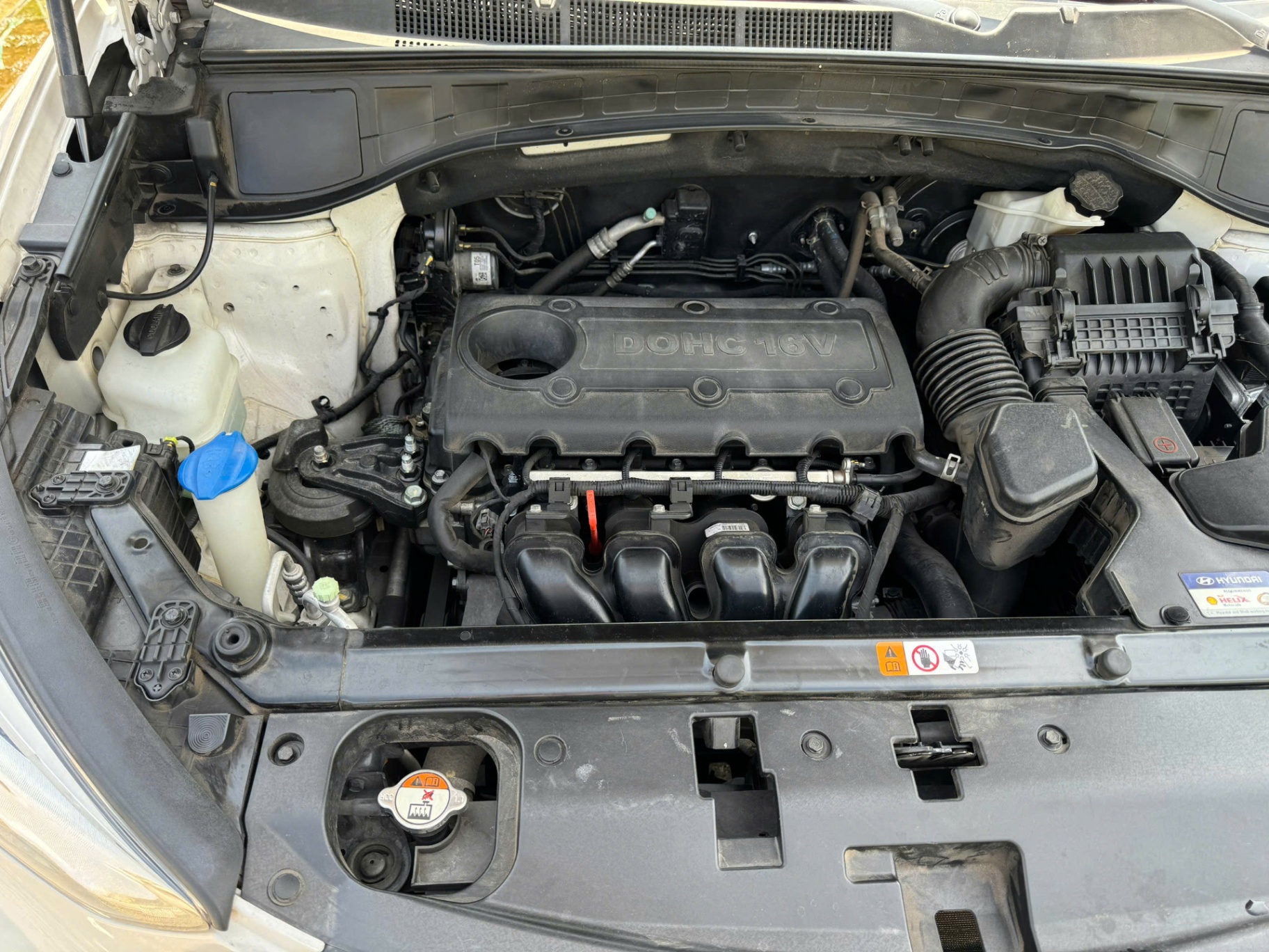 Hyundai SantaFe 2016 2.4L 4WD - Khoang động cơ 2