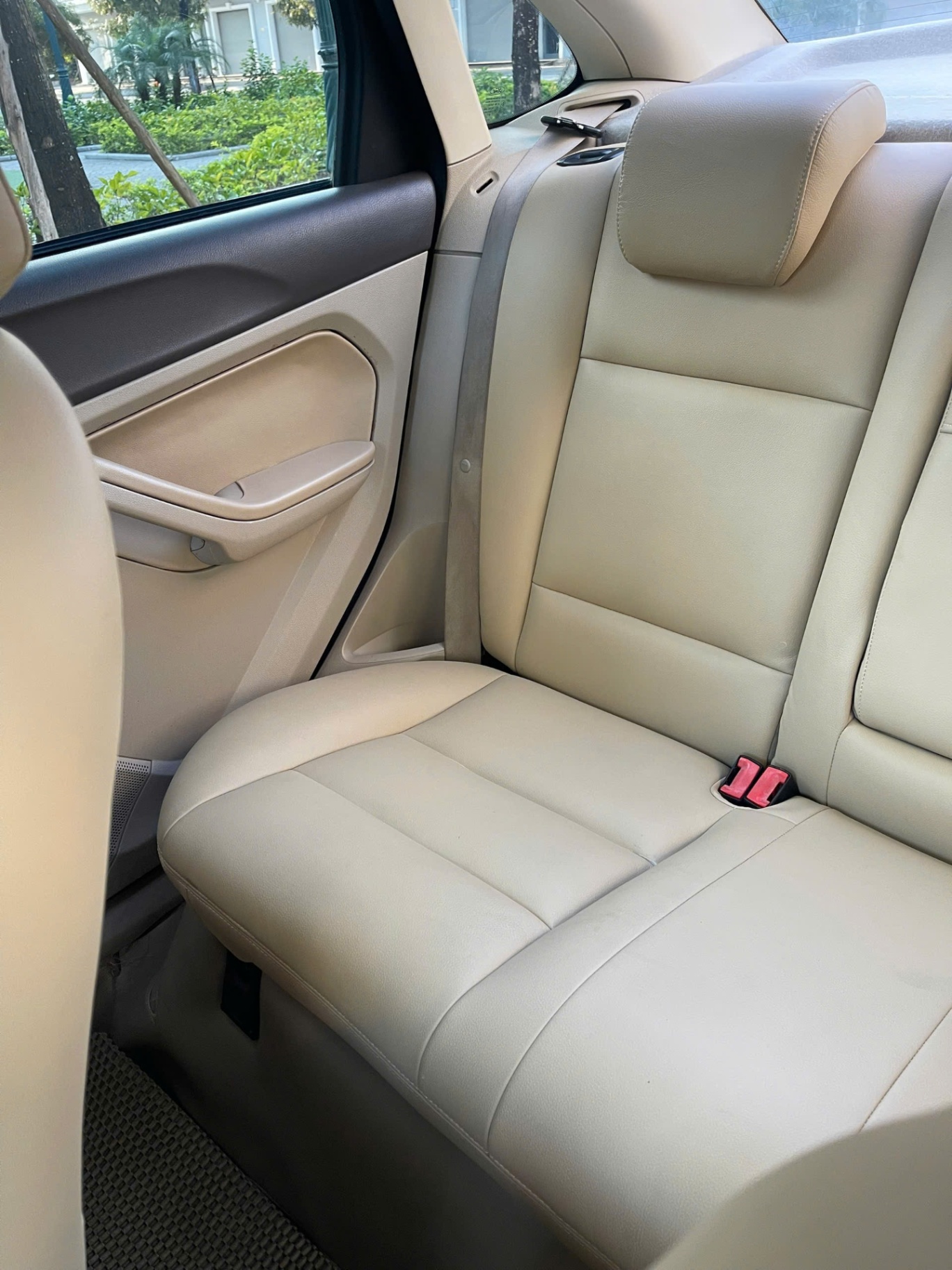 Ford Focus 1.8 MT 2009 - Nội thất 5