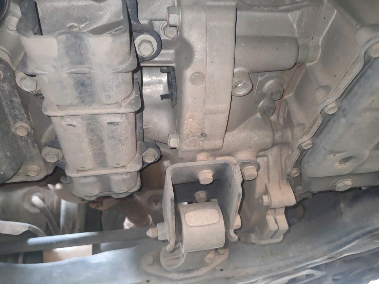 Hyundai Accent 1.4 AT 2014 - Gầm & khung xe 11