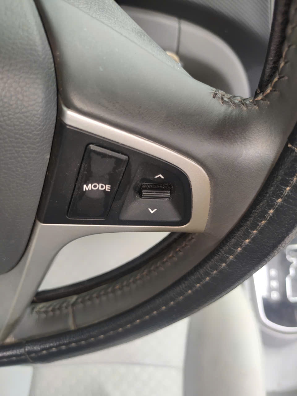 Hyundai Accent 1.4 AT 2014 - Nội thất 3
