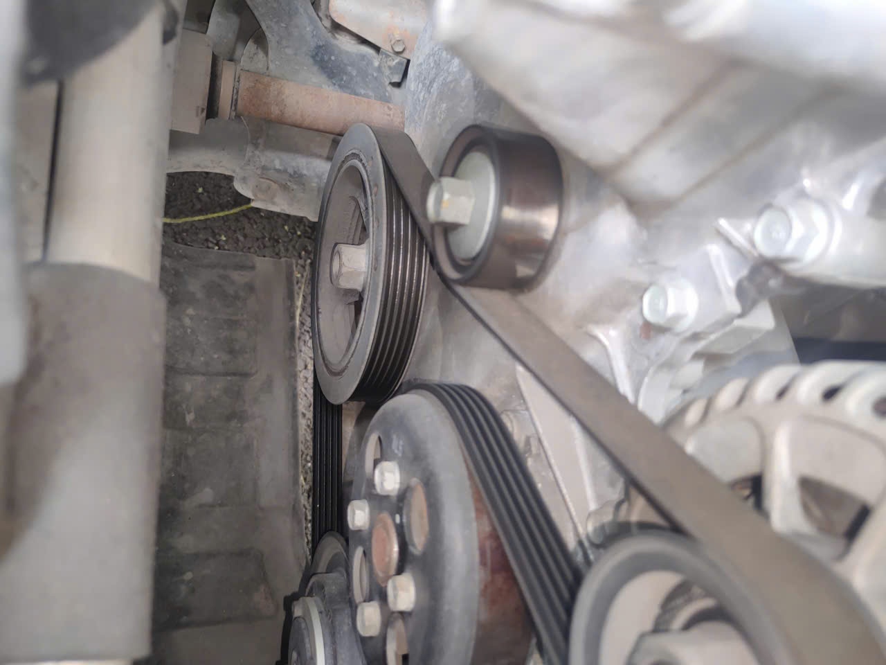 Hyundai Accent 1.4 AT 2014 - Gầm & khung xe 2
