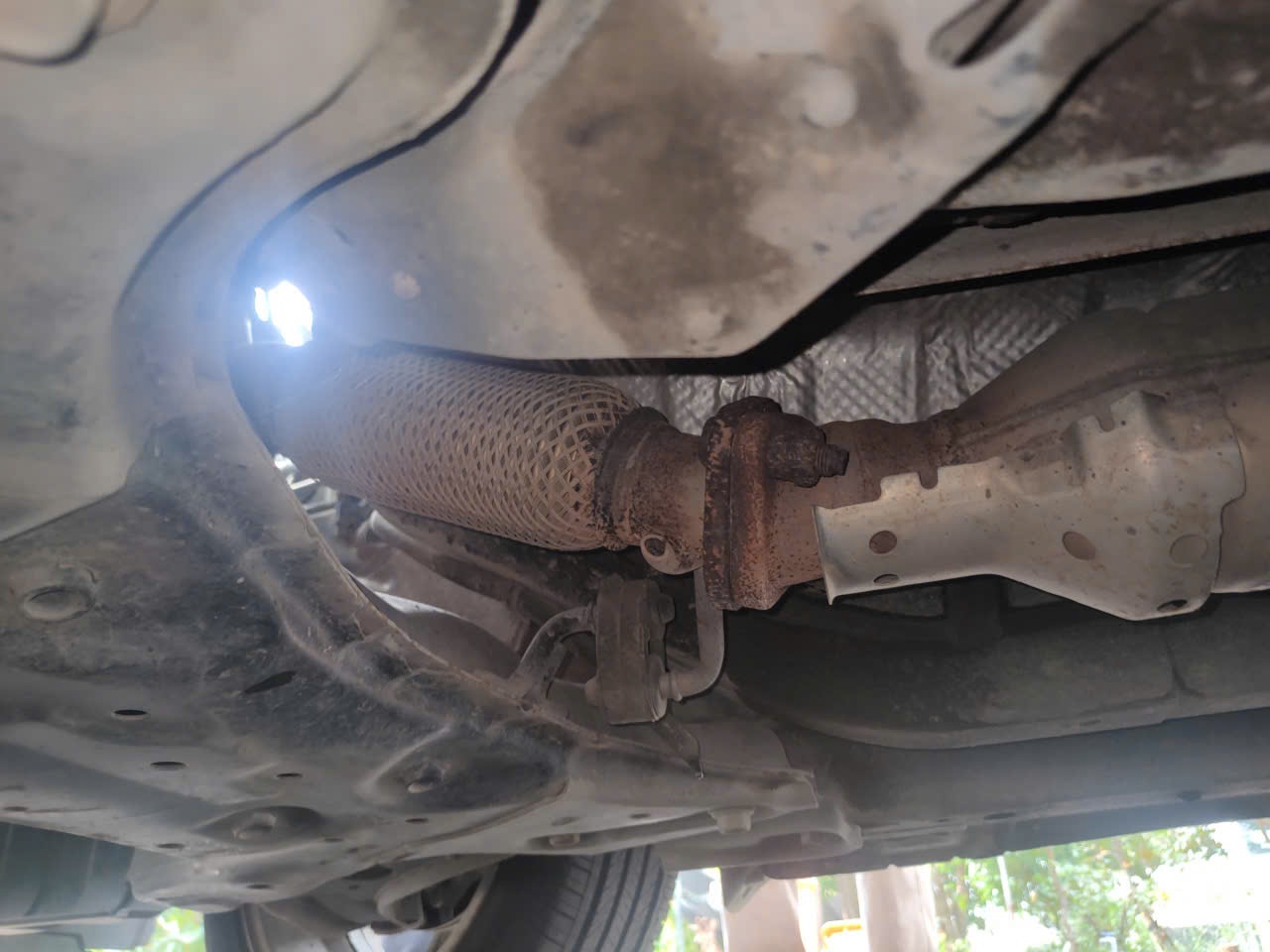Hyundai Accent 1.4 AT 2014 - Gầm & khung xe 5