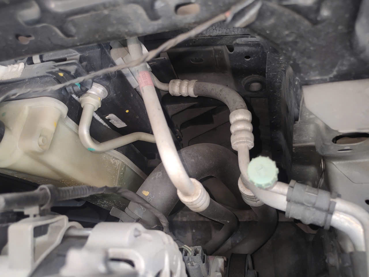 Hyundai Accent 1.4 AT 2014 - Gầm & khung xe 6