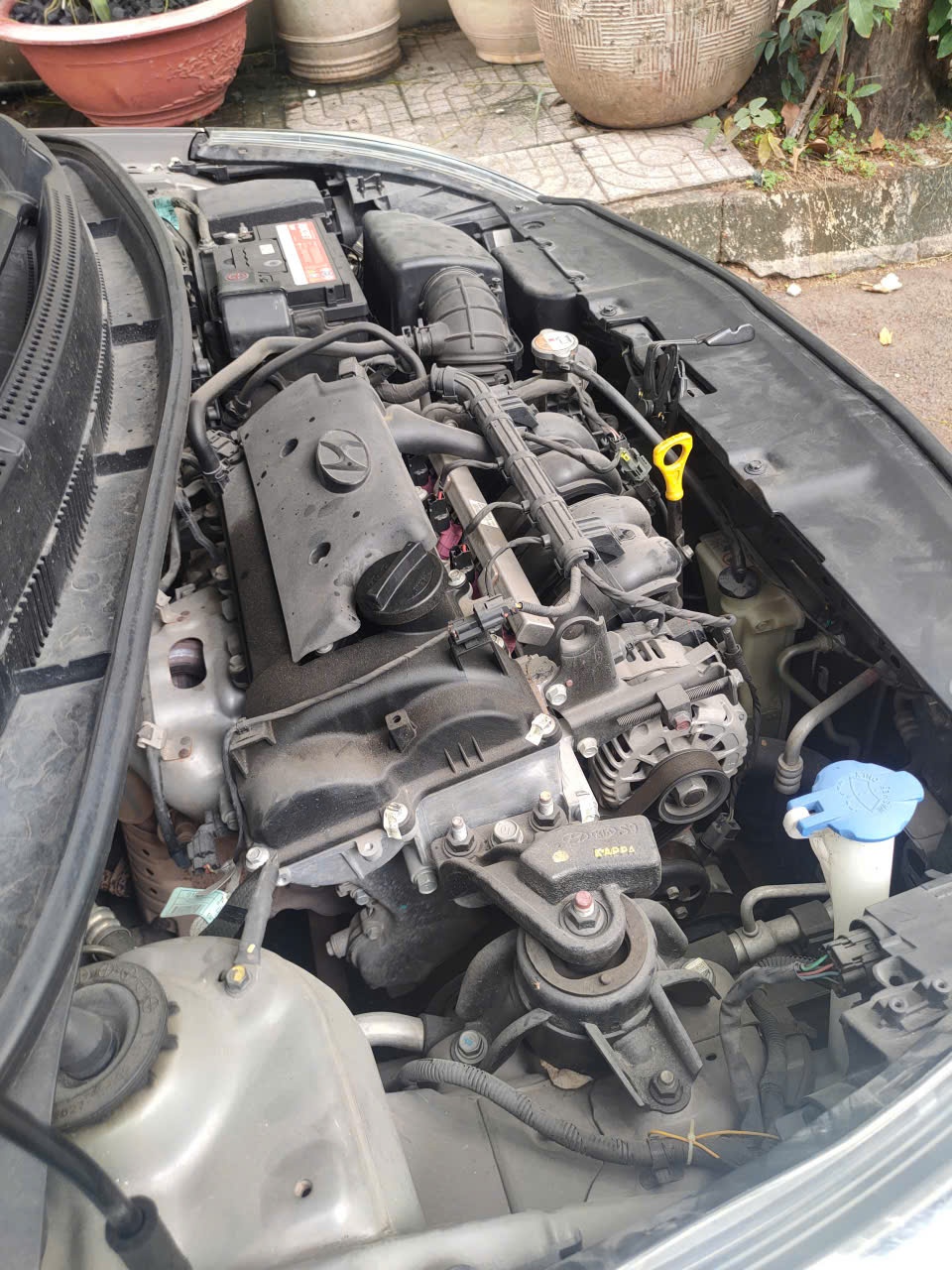 Hyundai Accent 1.4 AT 2014 - Khoang động cơ 10