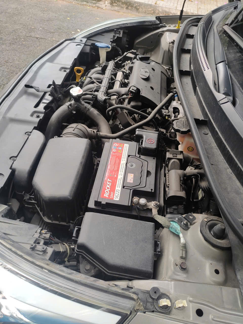 Hyundai Accent 1.4 AT 2014 - Khoang động cơ 4