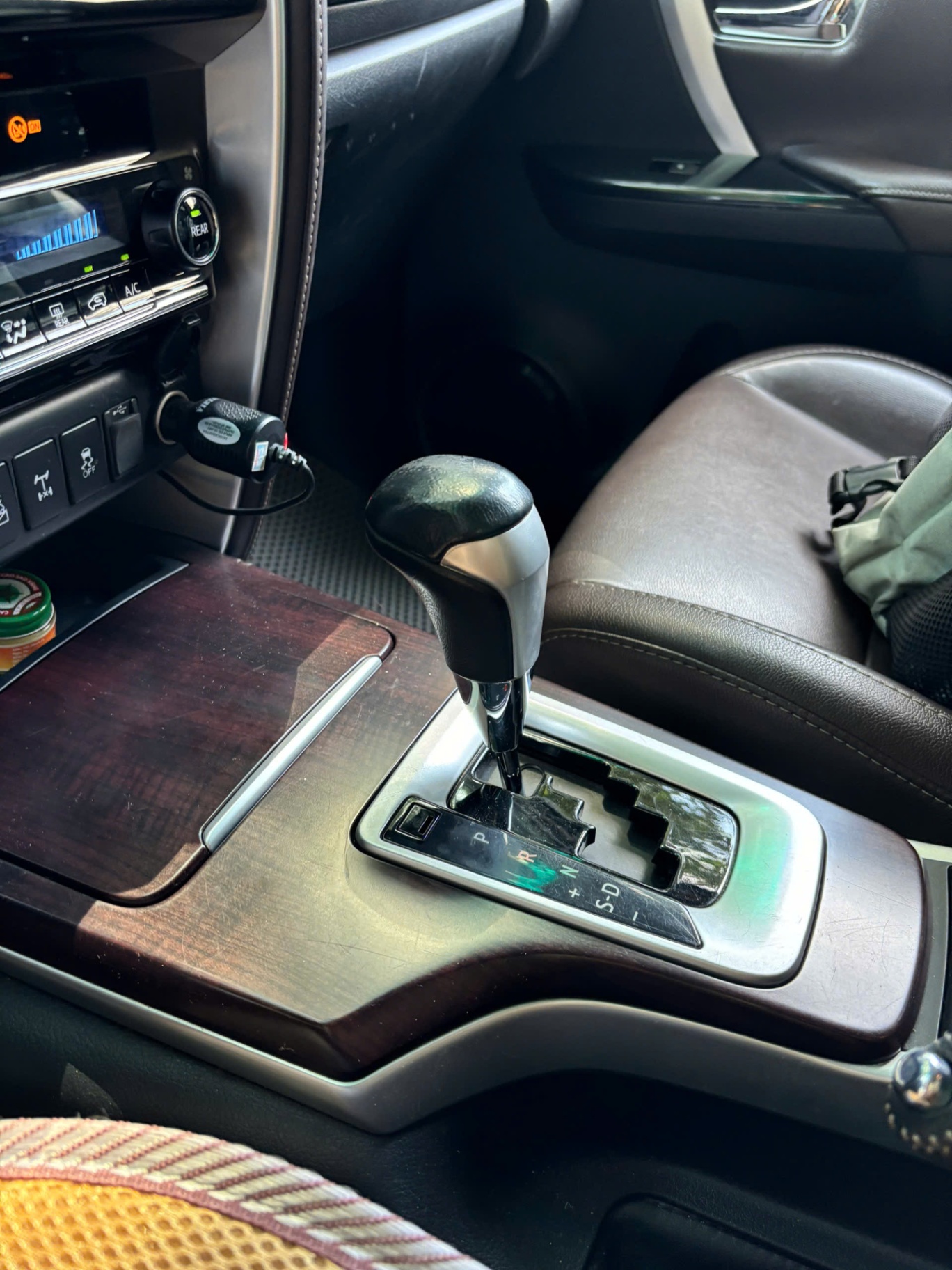 Toyota Fortuner 2.7V 4x4 AT 2017 - Nội thất 5