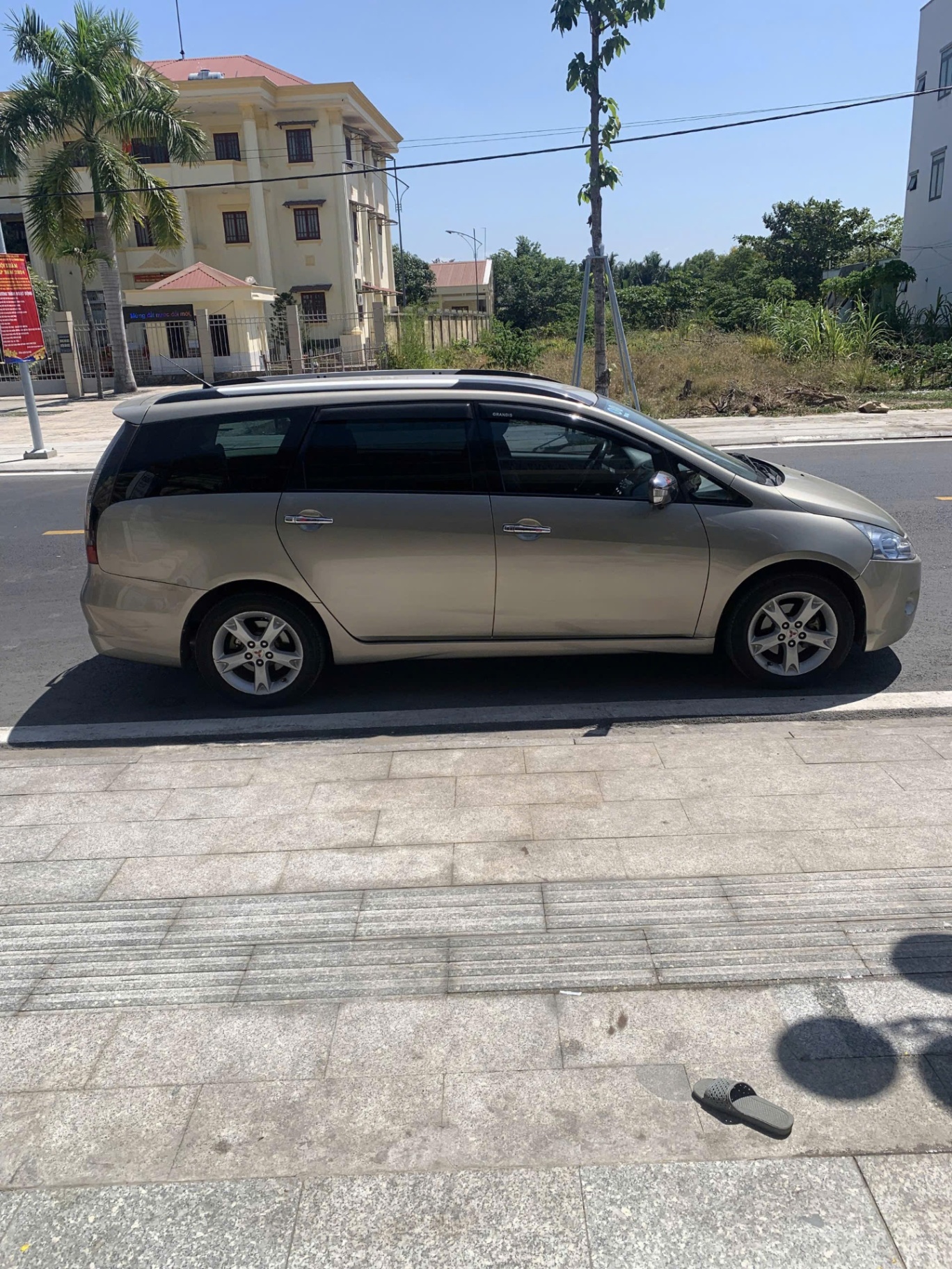 Mitsubishi Grandis 2.4 AT 2009