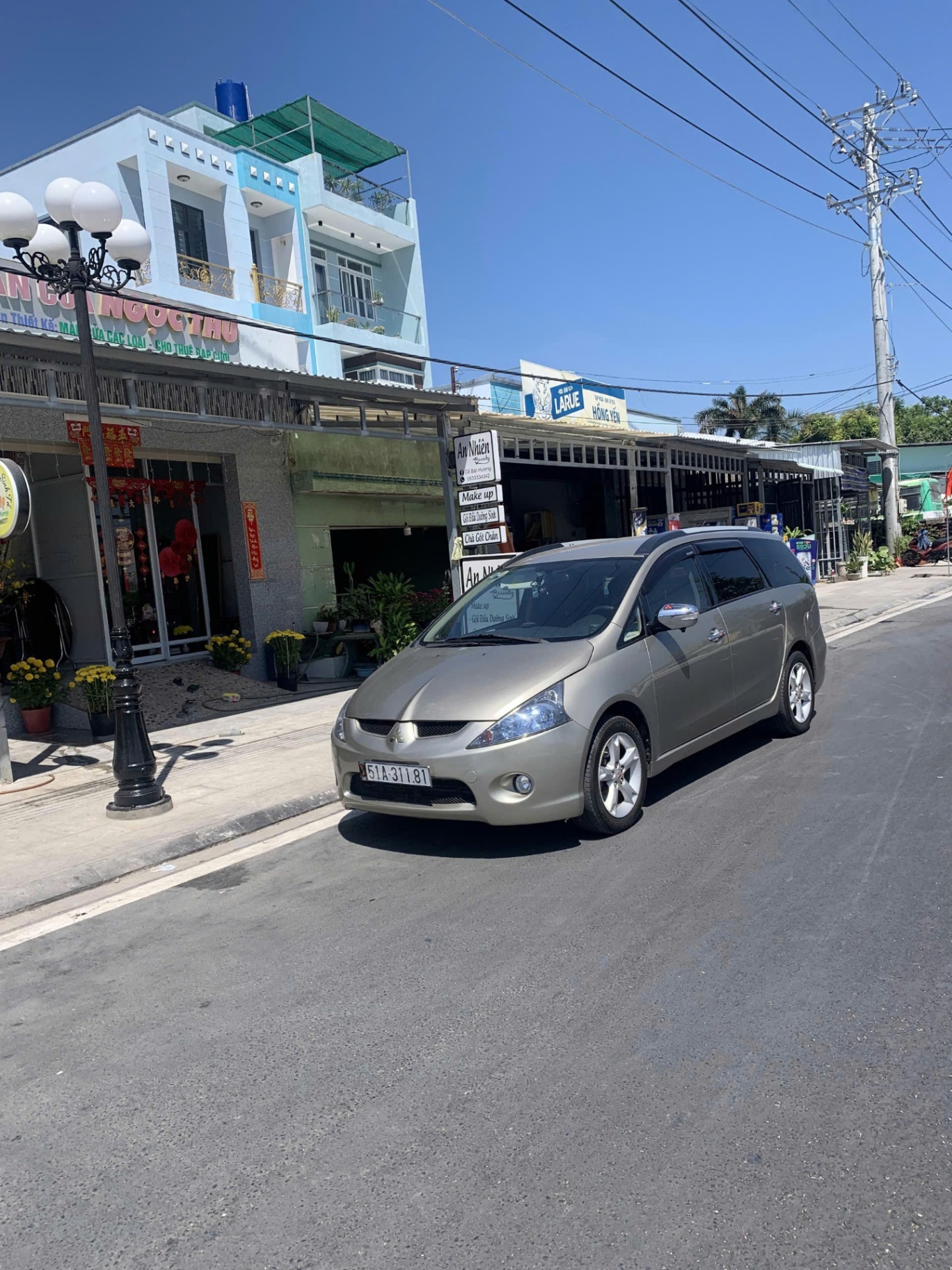 Mitsubishi Grandis 2.4 AT 2009 - Ngoại thất 3