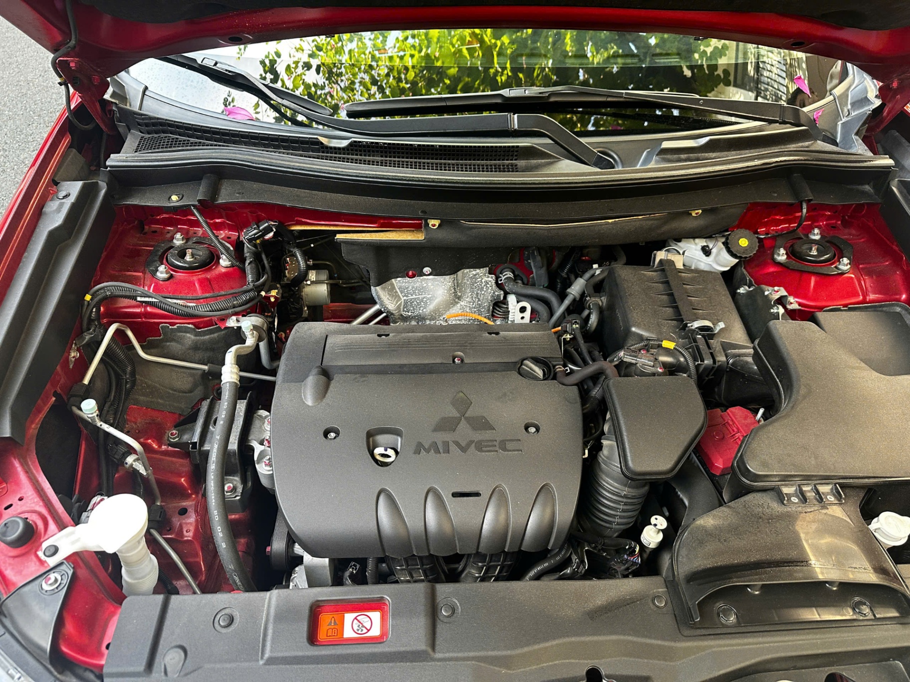 Mitsubishi Outlander Premium 2.0 CVT 2022 - Khoang động cơ 1