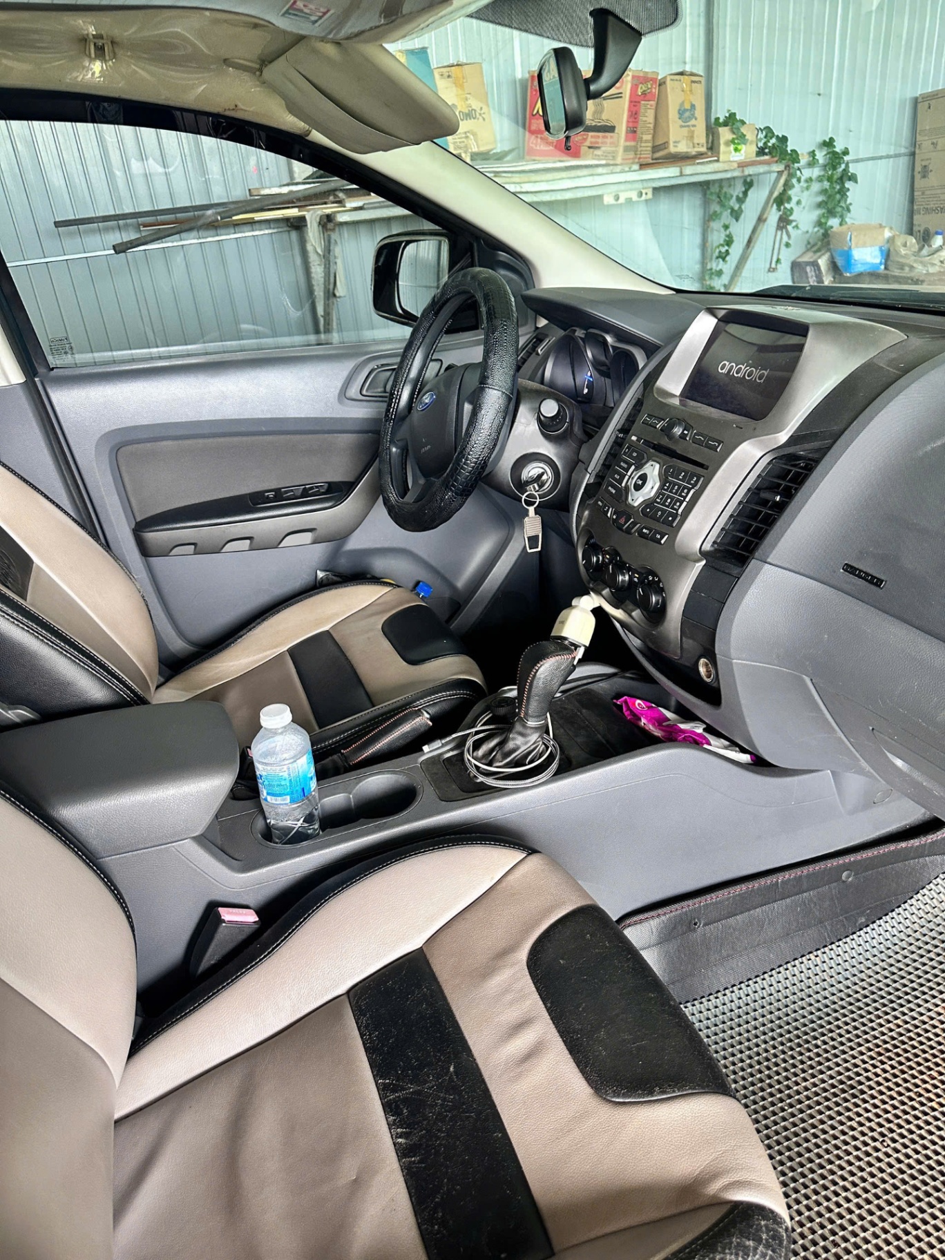 Ford Ranger XLS 2.2L 4x2 AT 2015 - Nội thất 1