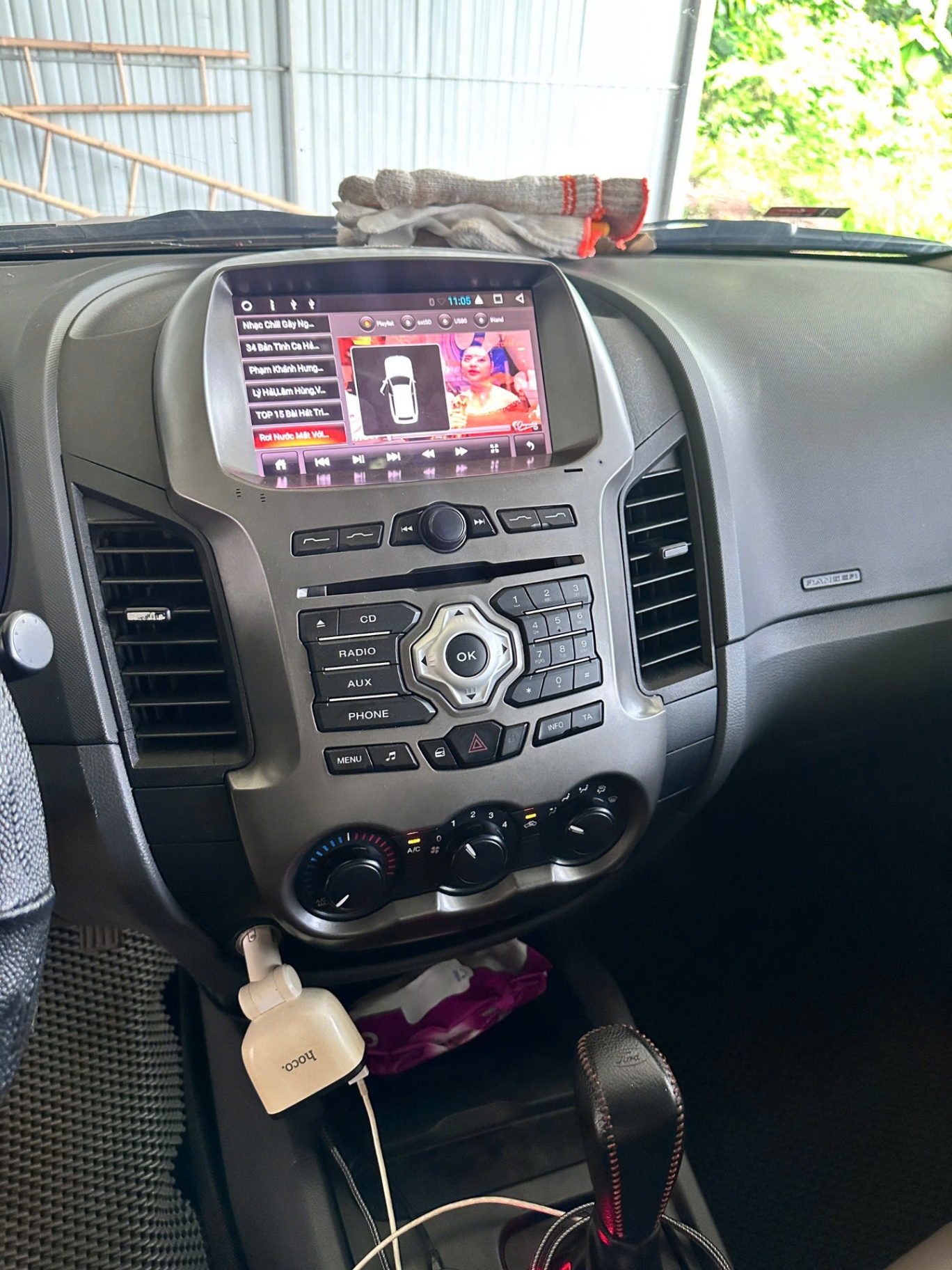 Ford Ranger XLS 2.2L 4x2 AT 2015 - Nội thất 4