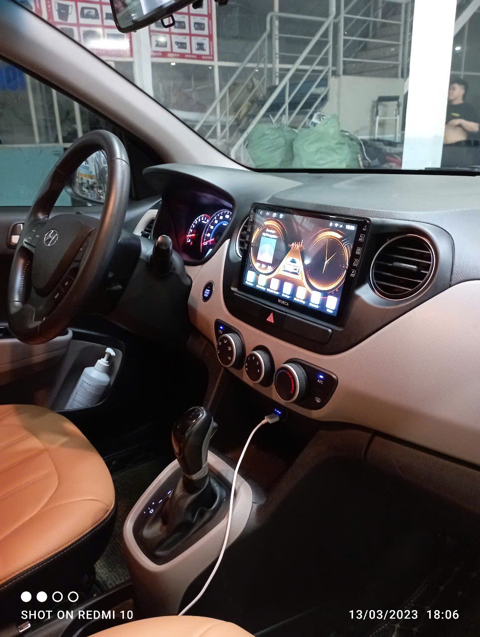 Hyundai I10 Grand 1.0 AT 2015 - Nội thất 4