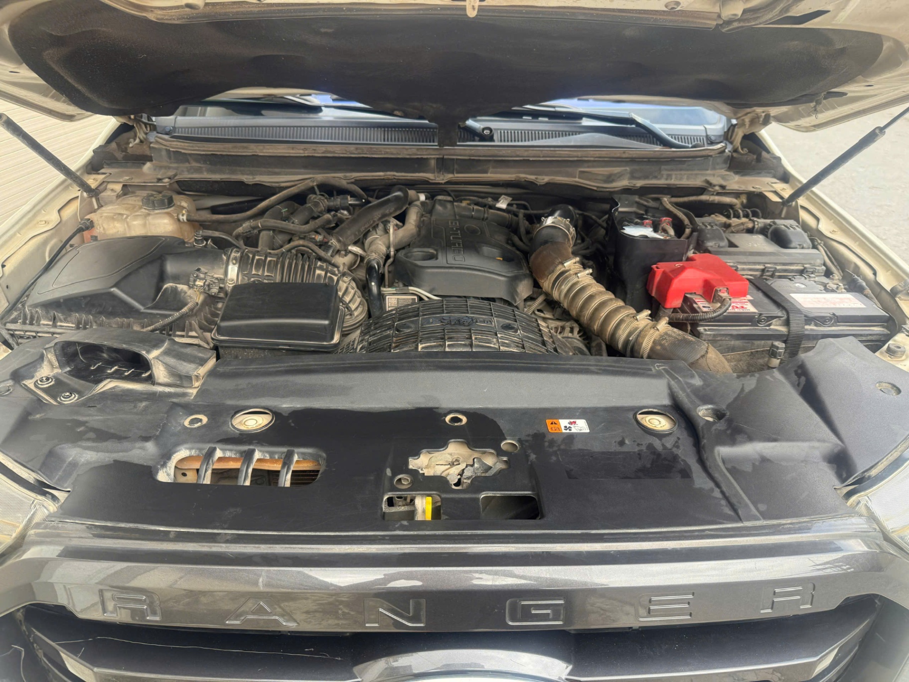 Ford Ranger Wildtrak 2.0L 4x4 AT 2018 - Khoang động cơ 1