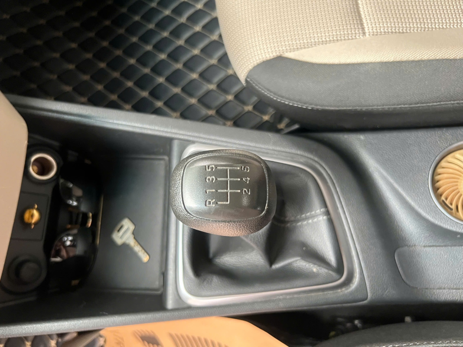 Hyundai Accent 1.4 MT 2022 - Nội thất 3