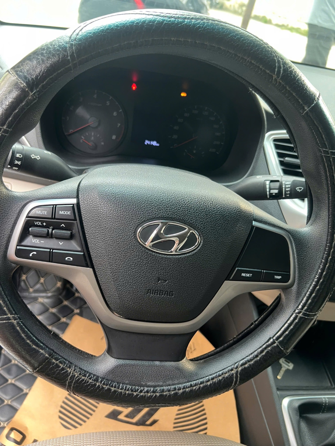 Hyundai Accent 1.4 MT 2022 - Nội thất 2