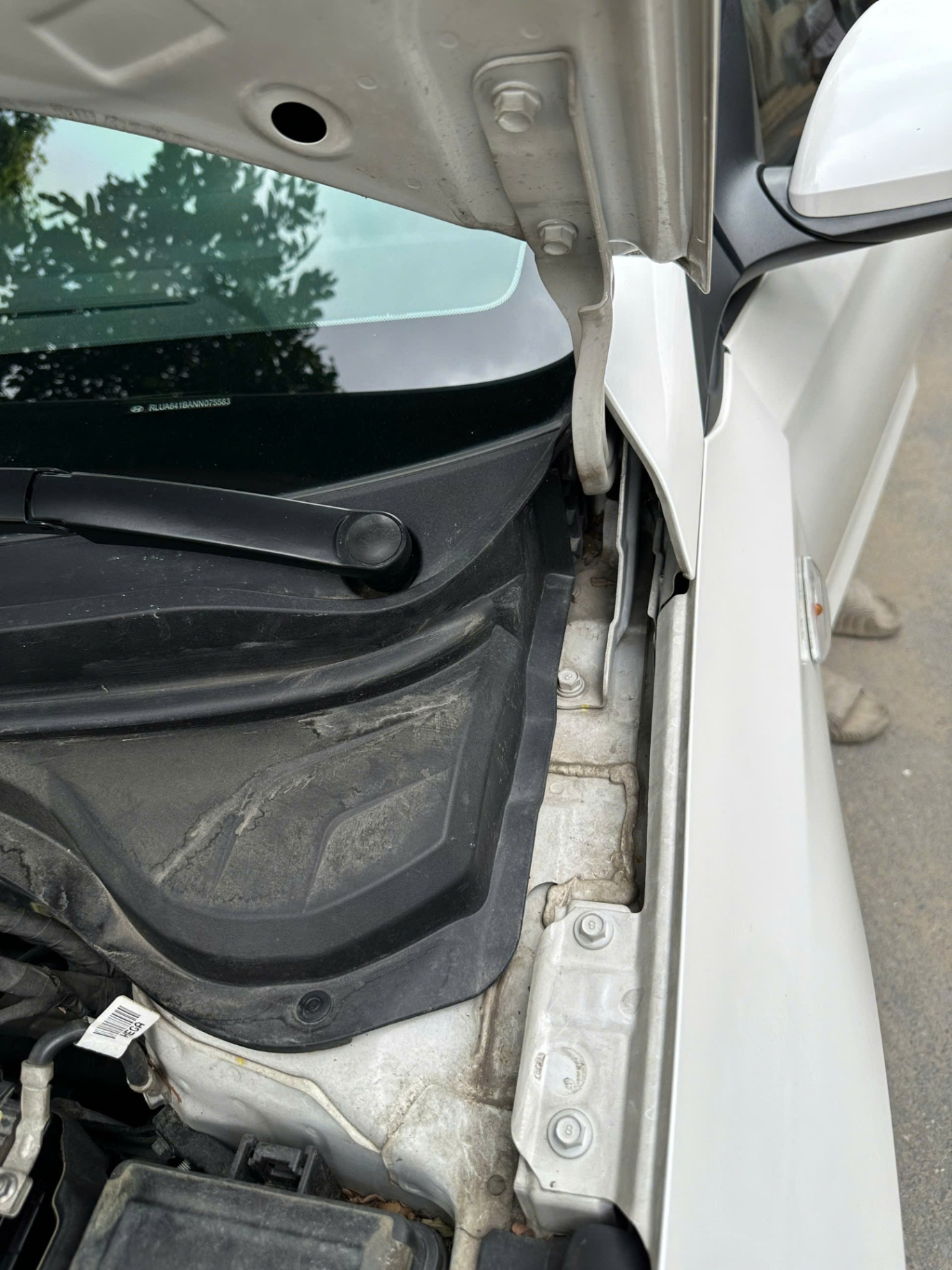 Hyundai Accent 1.4 MT 2022 - Khoang động cơ 3