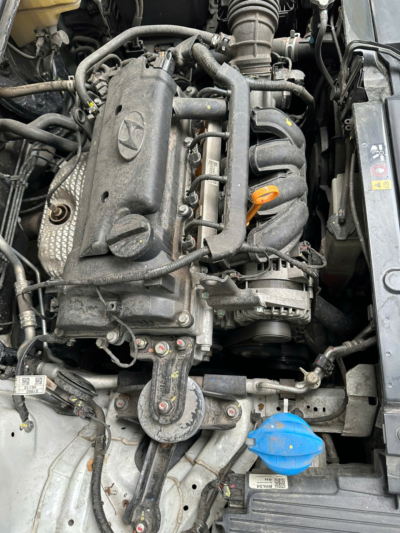 Hyundai Accent 1.4 MT 2022 - Khoang động cơ 4